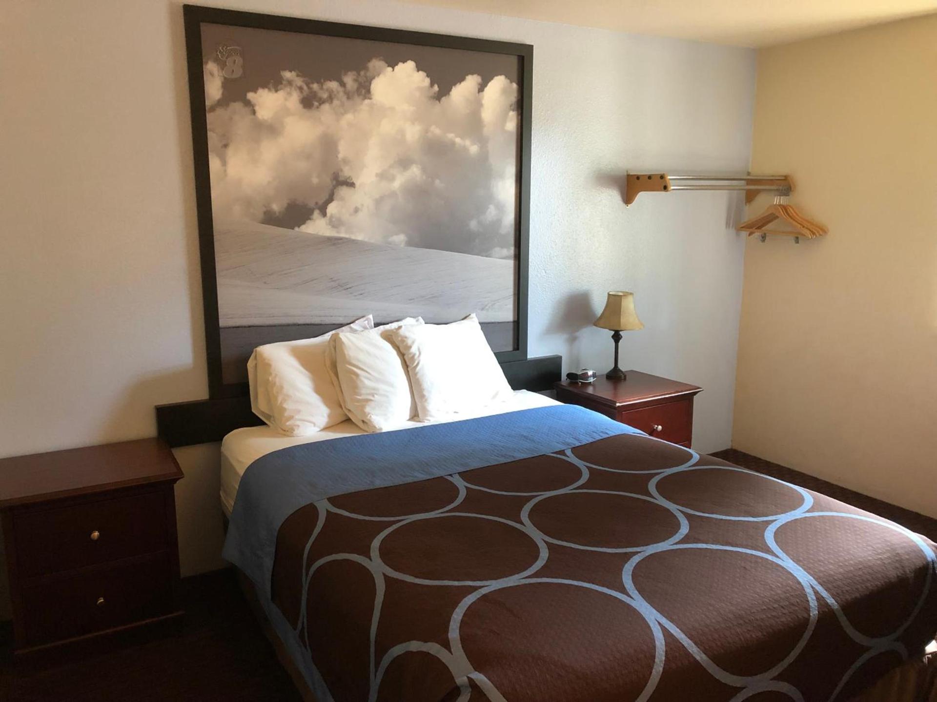 Super 8 by Wyndham Lewiston photo 11