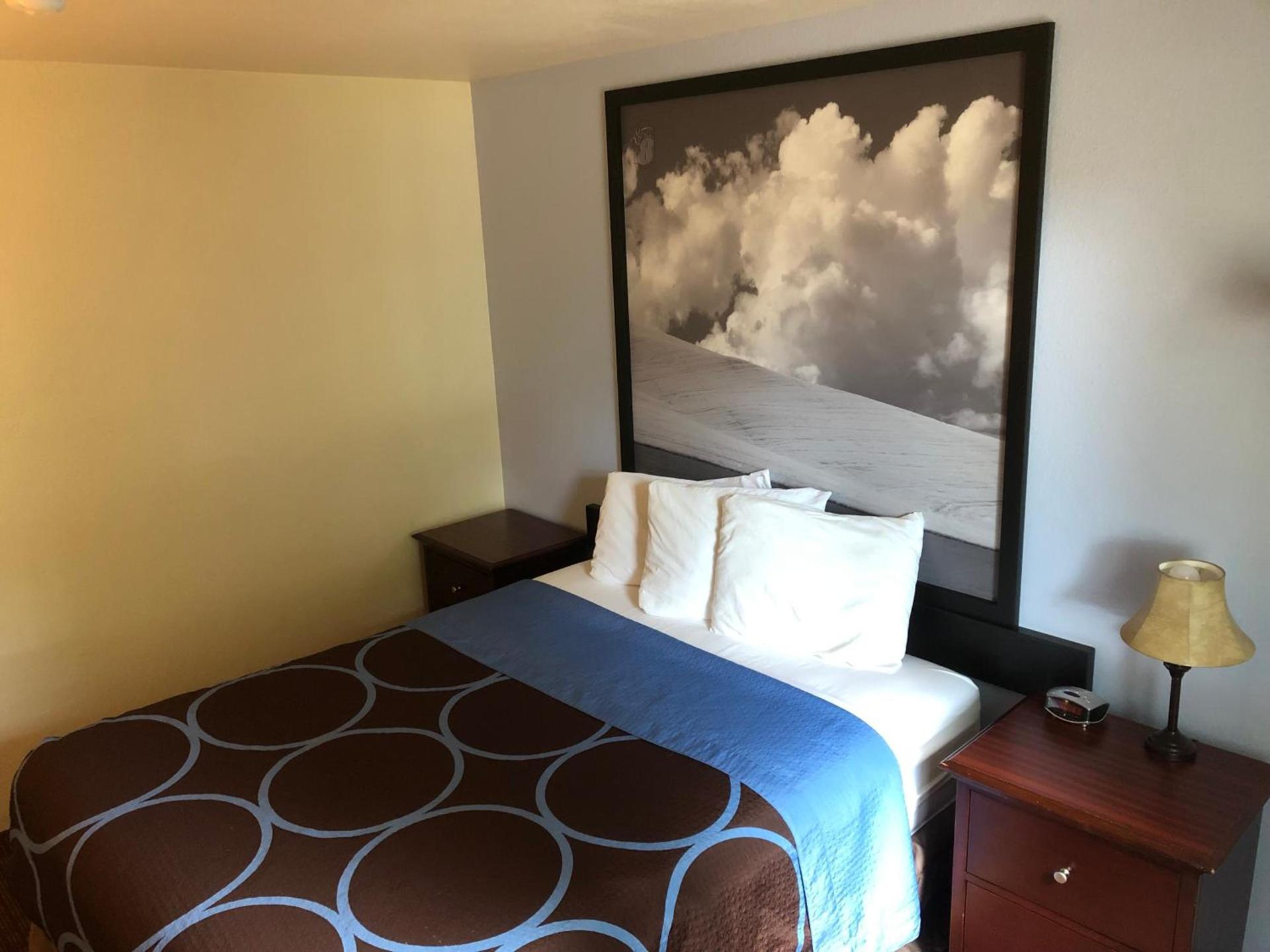 Super 8 by Wyndham Lewiston photo 12
