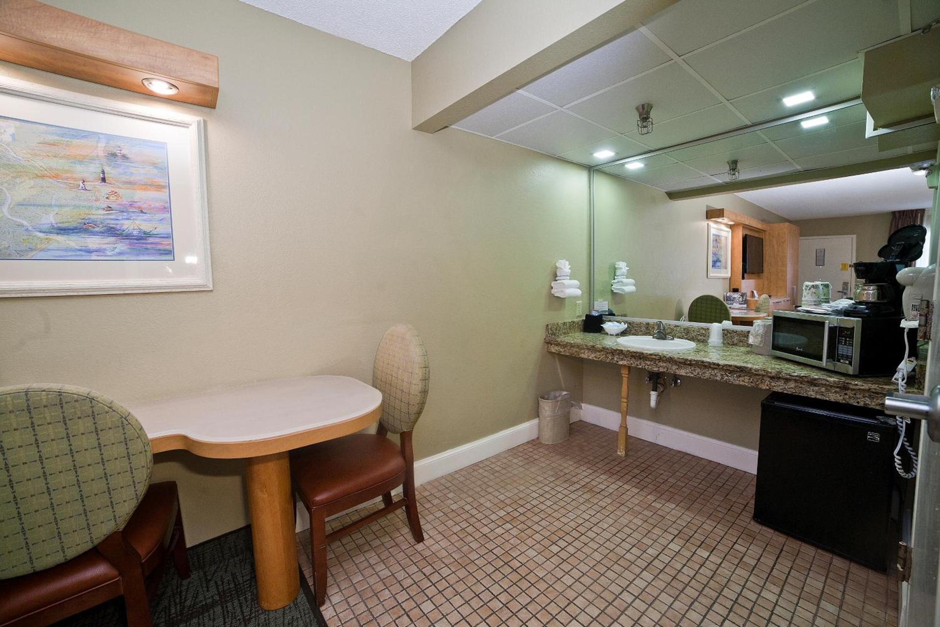 DeSoto Beach Hotel photo 23