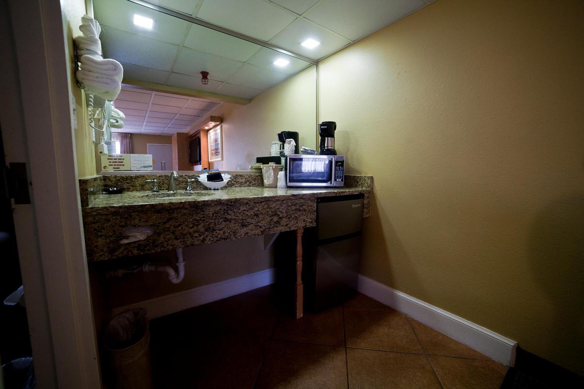 DeSoto Beach Hotel photo 12
