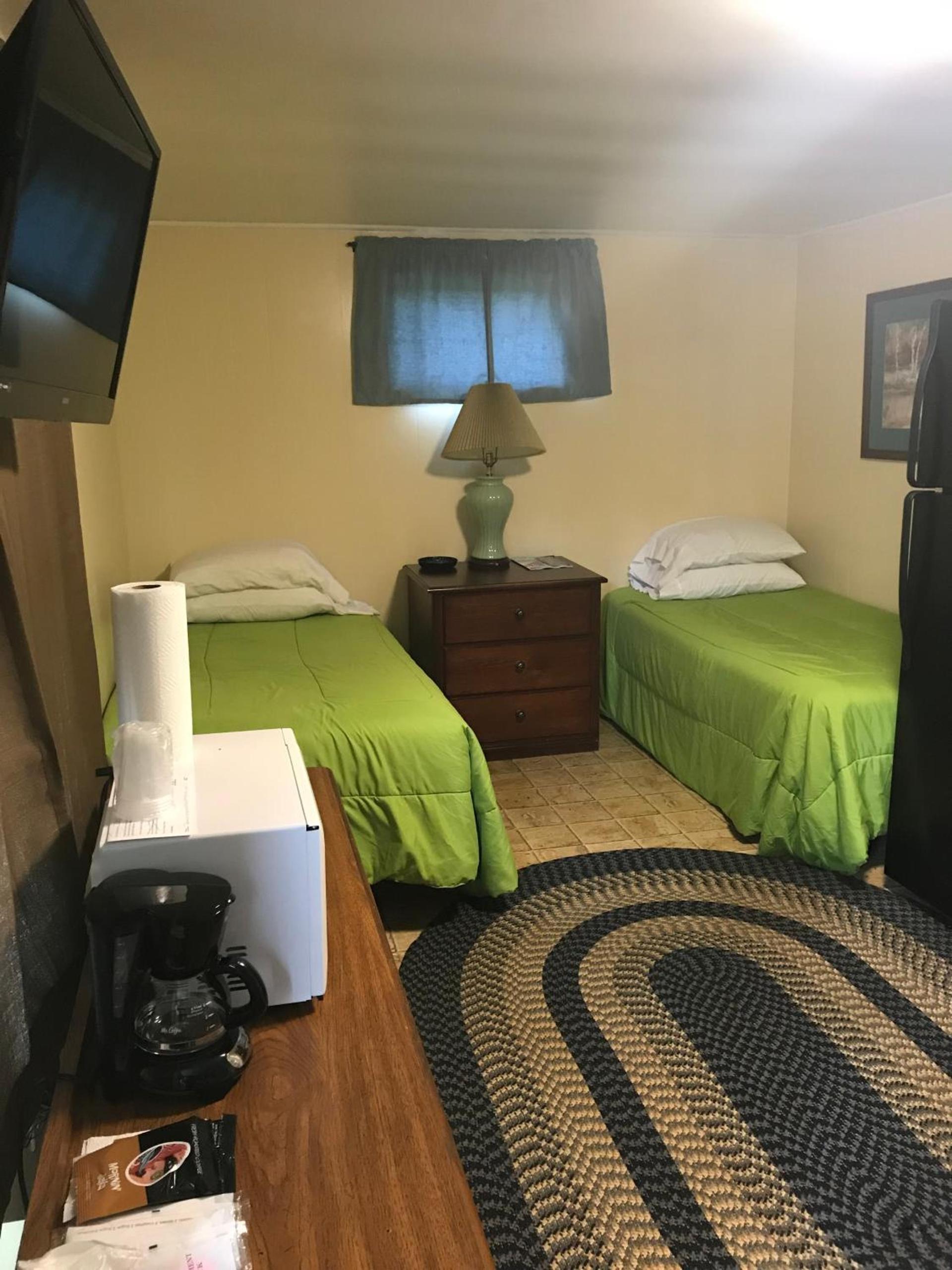 Evergreen Motel photo 29