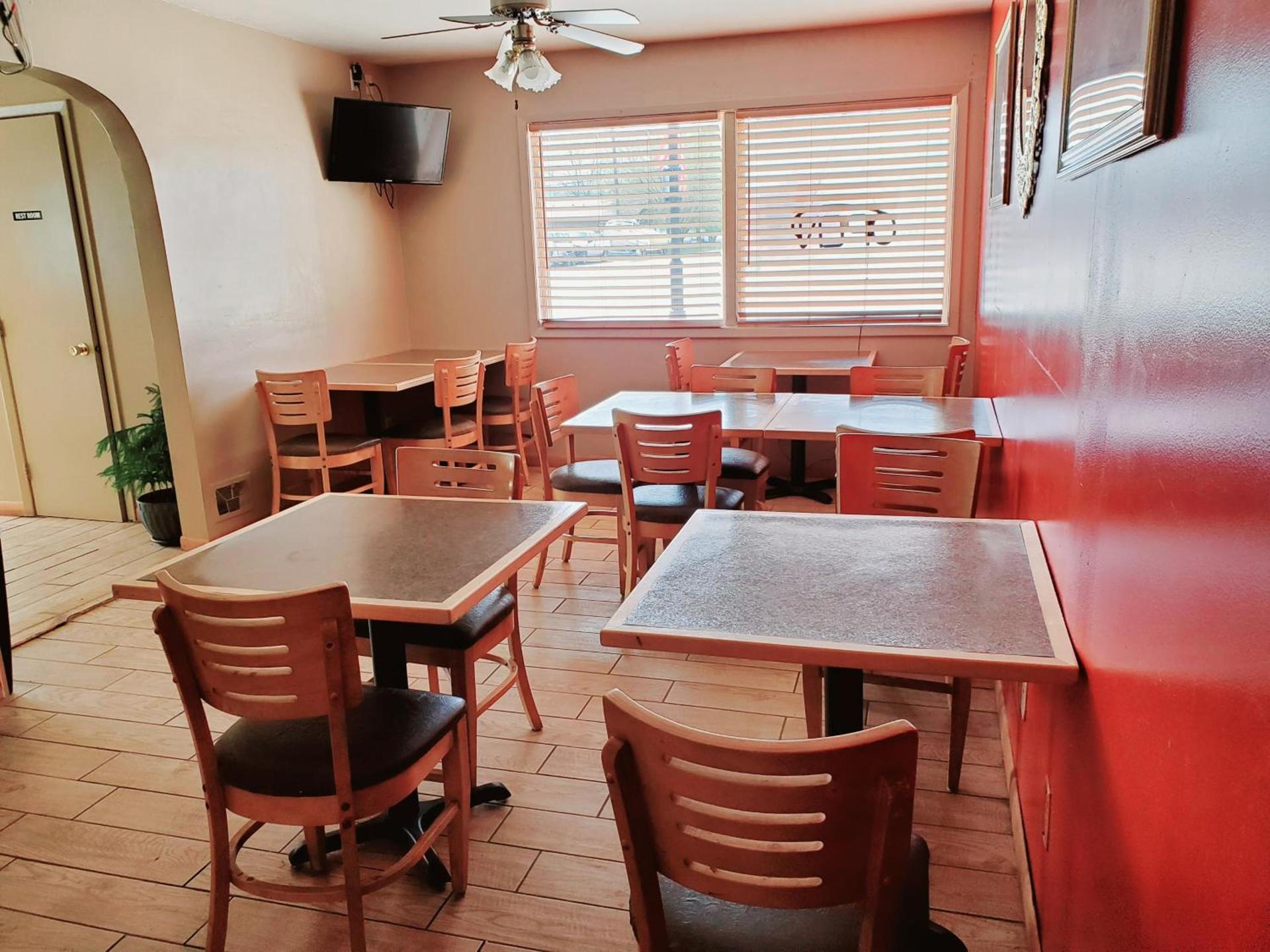 The Budget Inn Express photo 18