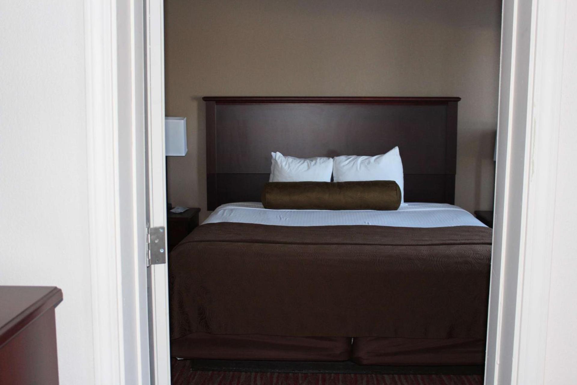 Best Western Plus Concord Inn photo 22