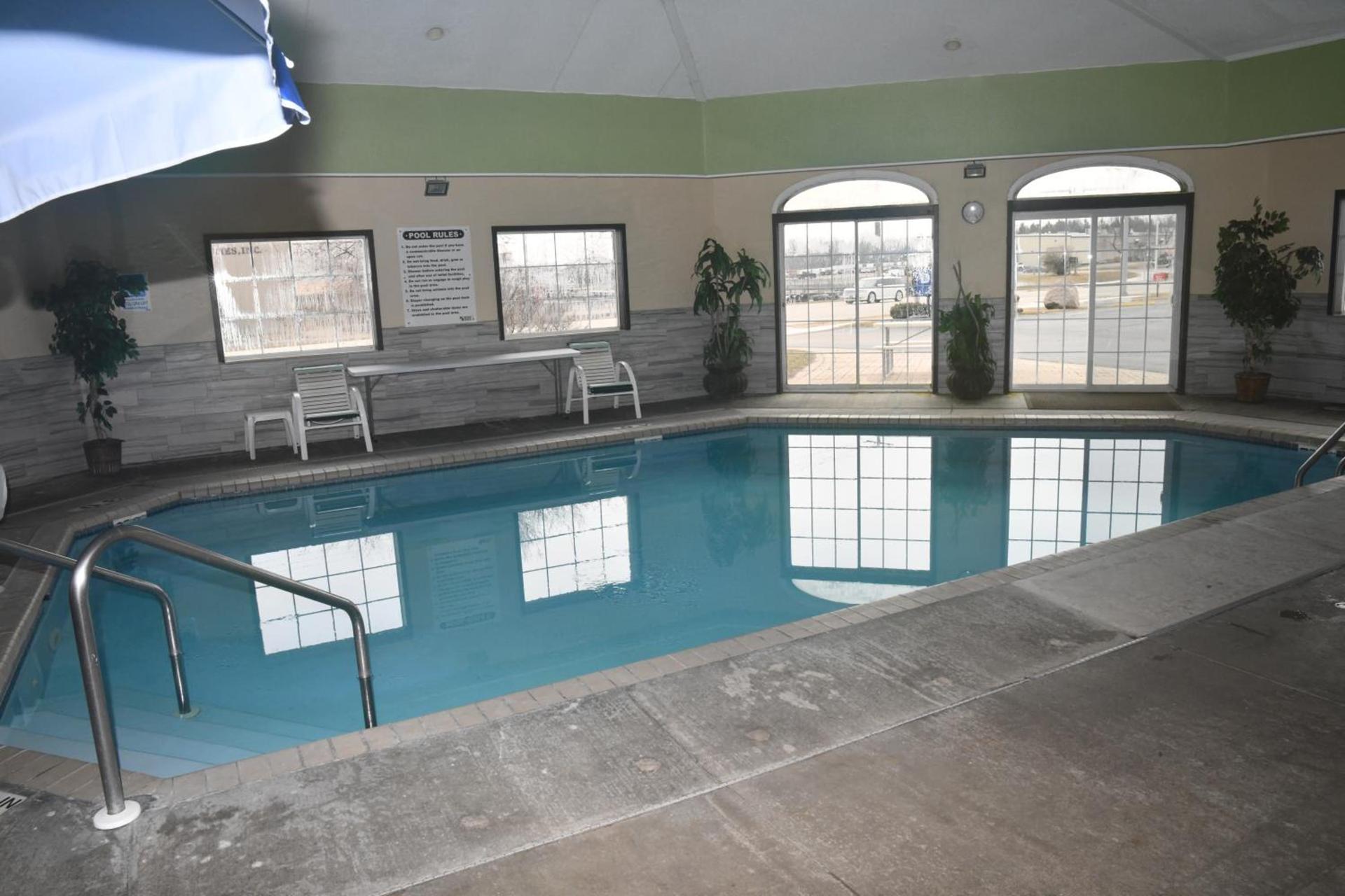 Days Inn & Suites by Wyndham Kaukauna WI photo 42