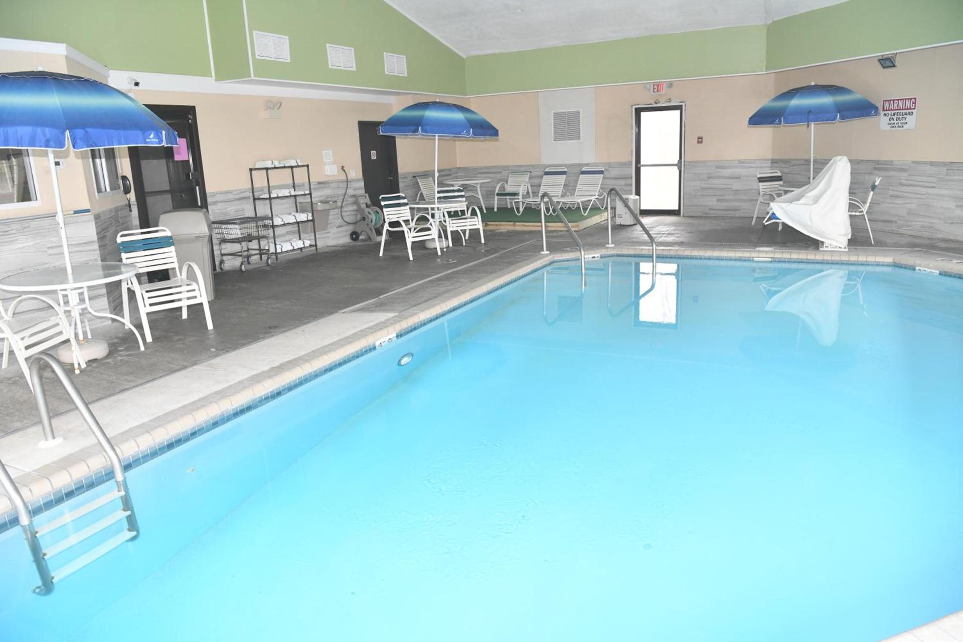 Days Inn & Suites by Wyndham Kaukauna WI photo 2