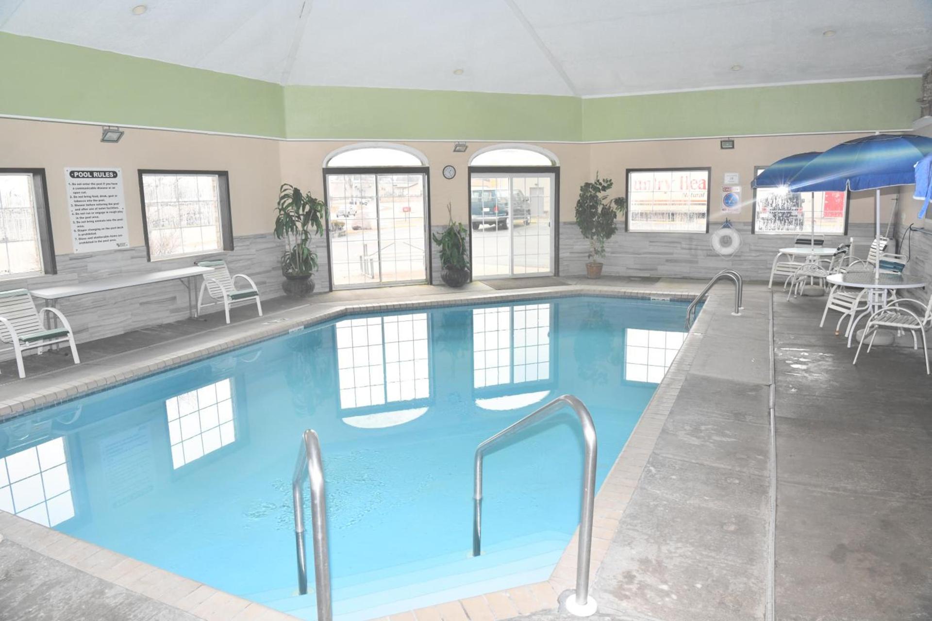 Days Inn & Suites by Wyndham Kaukauna WI photo 22