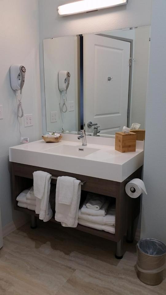 Lakes Inn at Dunvilla photo 23