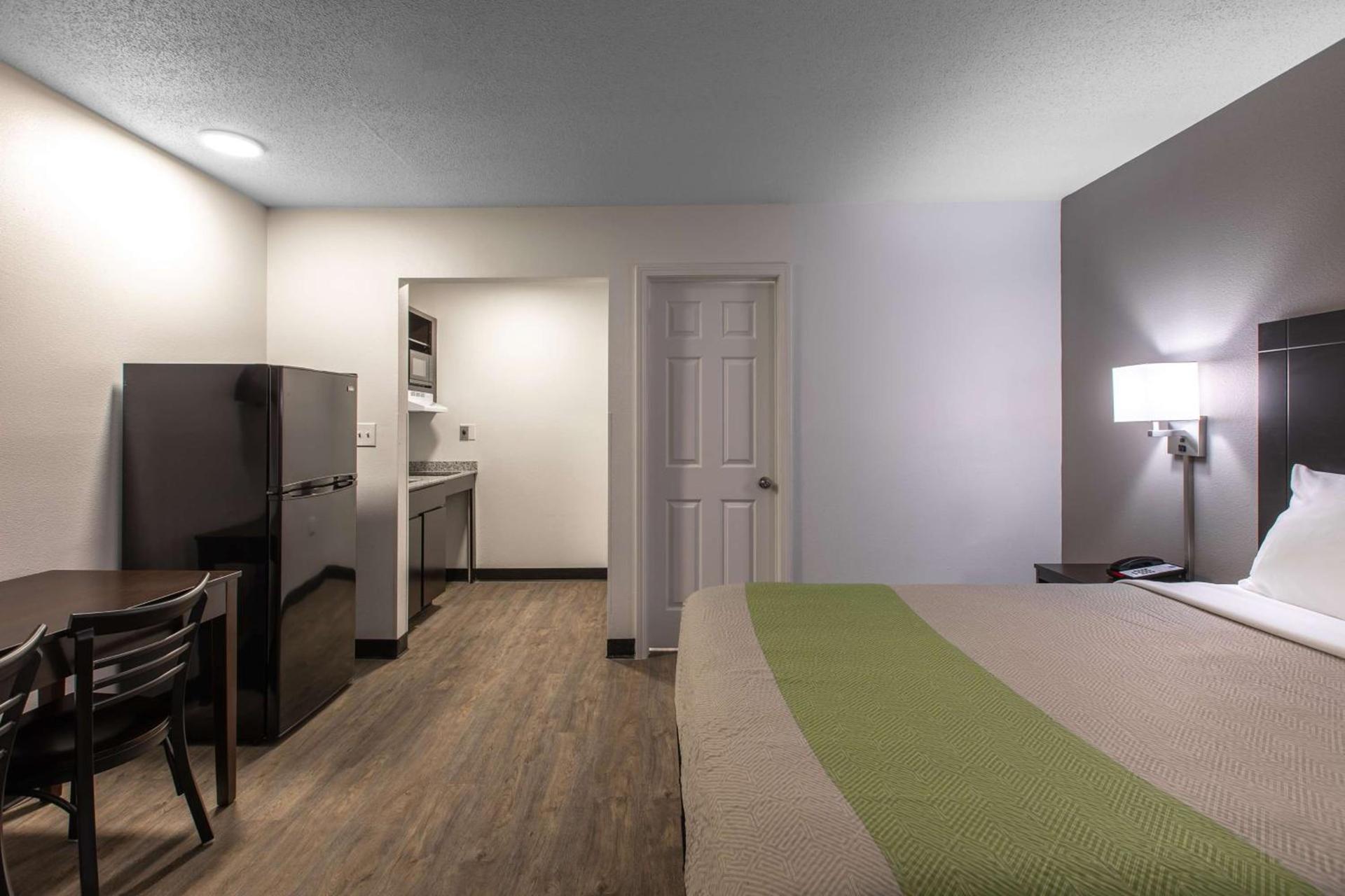 Studio 6-Greenville, SC - I-85 Near Downtown photo 6