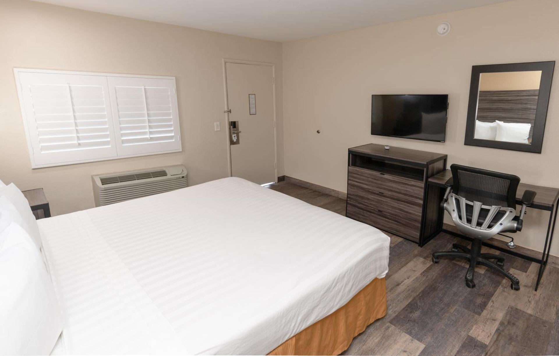 Crown Motel photo 6