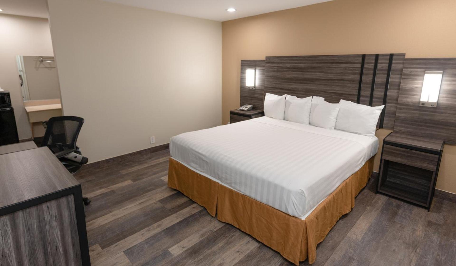 Crown Motel photo 16