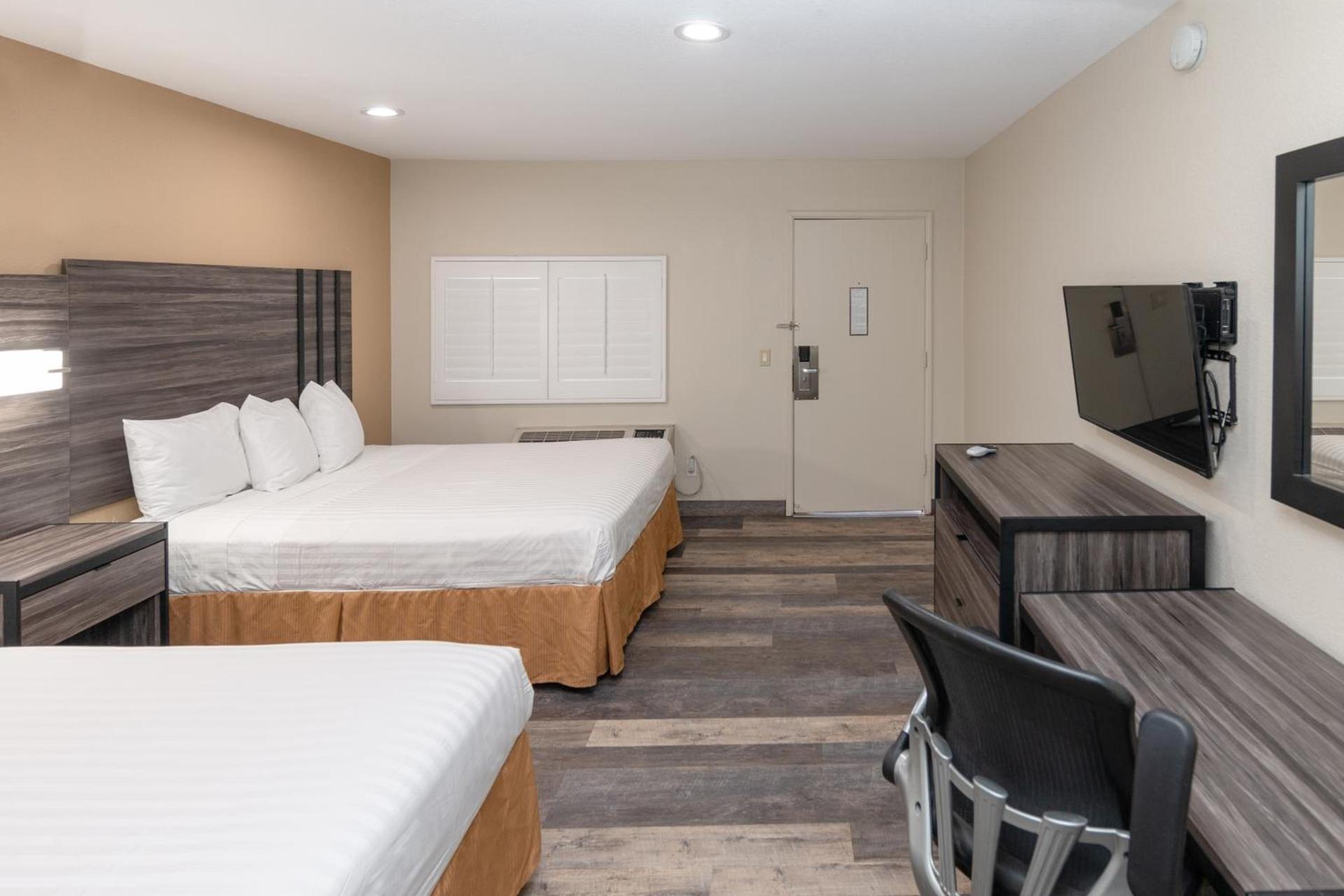 Crown Motel photo 7