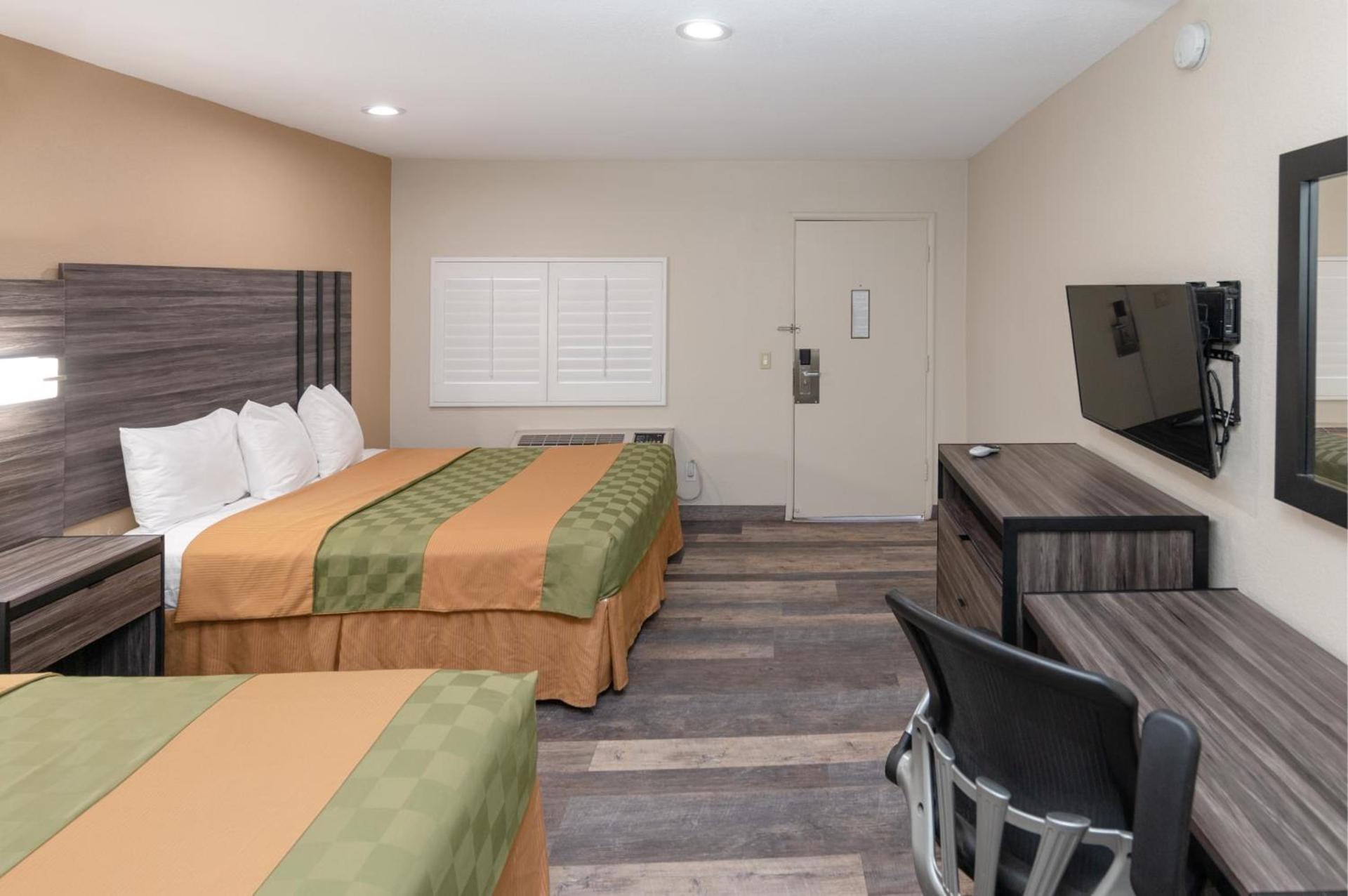 Crown Motel photo 5