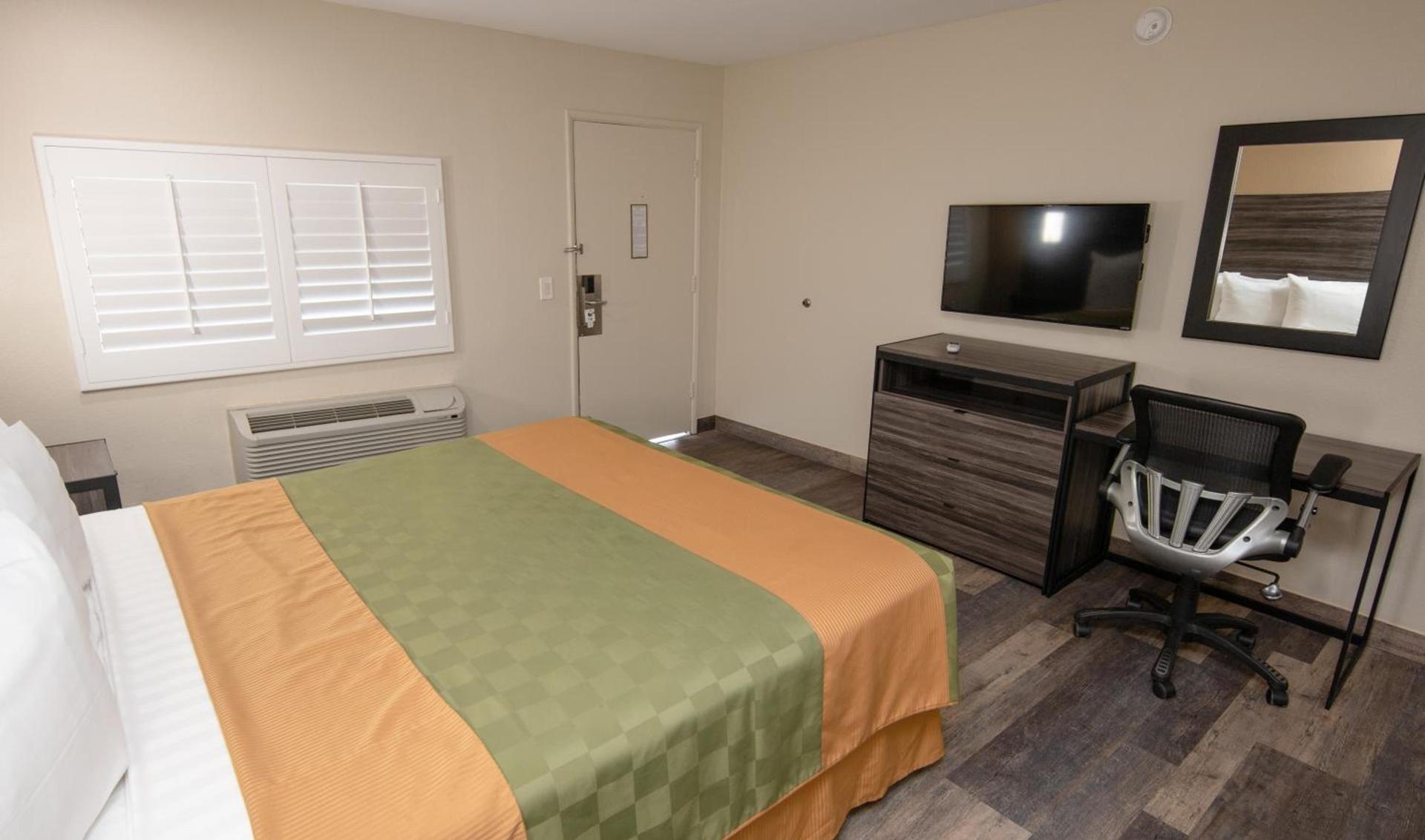 Crown Motel photo 2