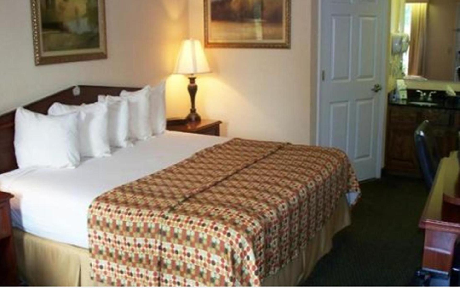 Baymont by Wyndham Sanford photo 31