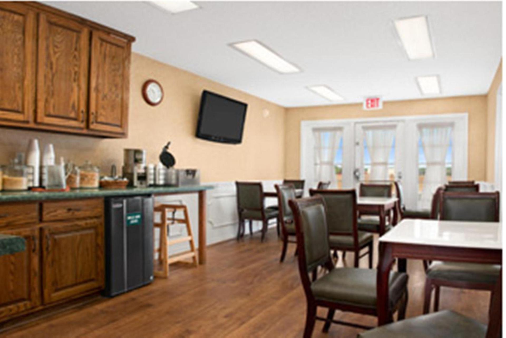 Baymont by Wyndham Sanford photo 40