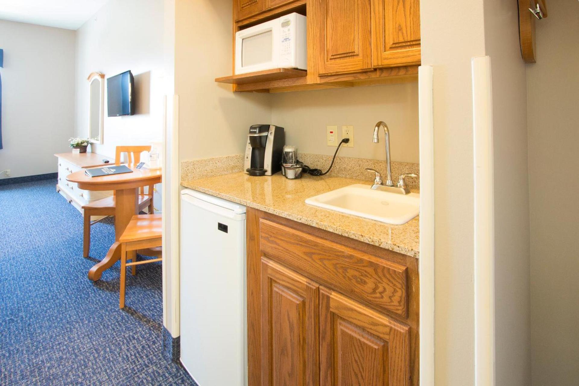 Blue Gate Garden Inn photo 51