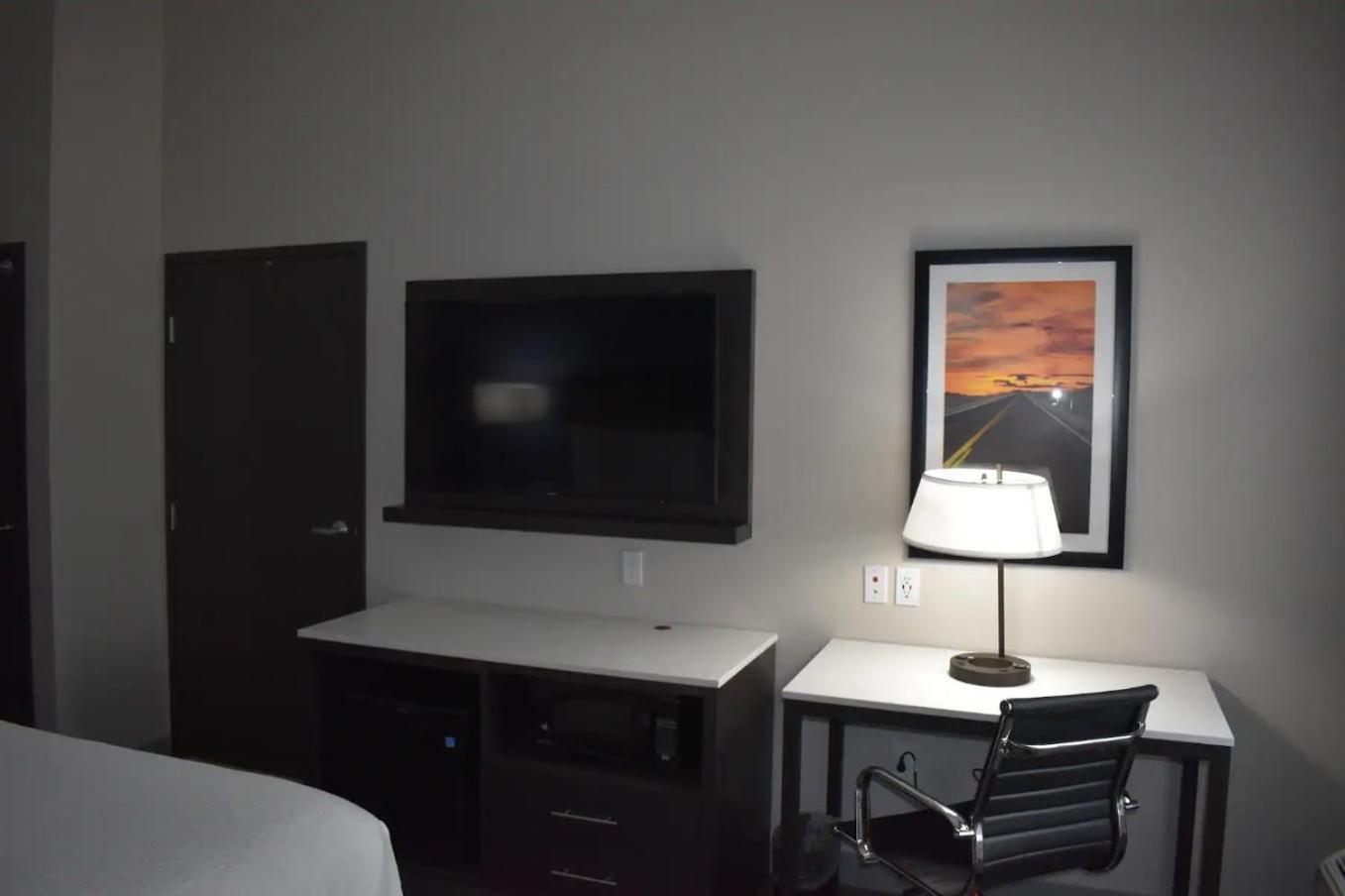 La Quinta Inn & Suites by Wyndham San Bernardino photo 56