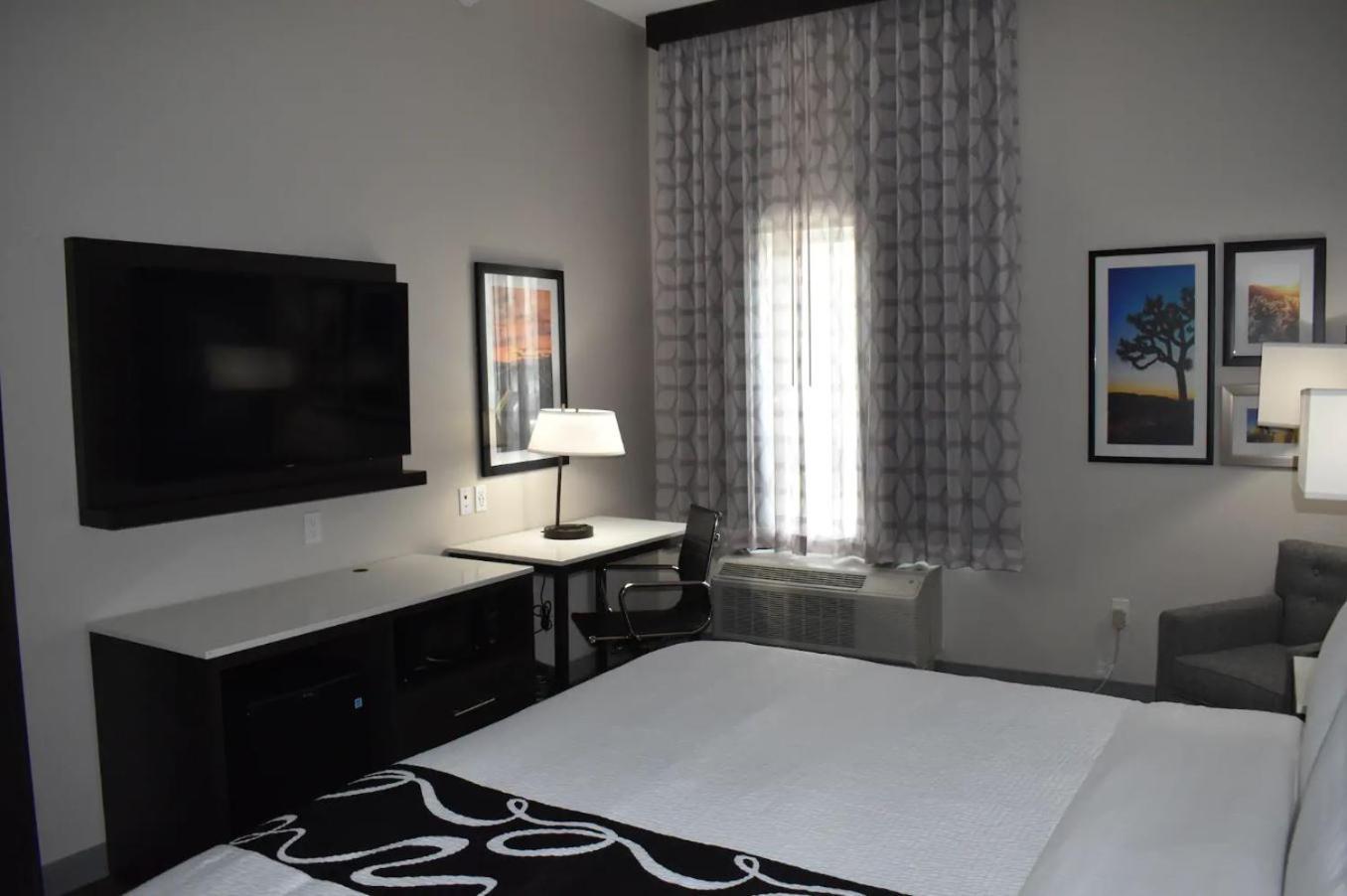 La Quinta Inn & Suites by Wyndham San Bernardino photo 58