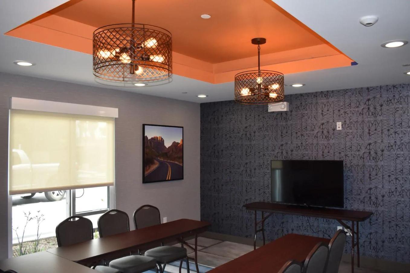 La Quinta Inn & Suites by Wyndham San Bernardino photo 59