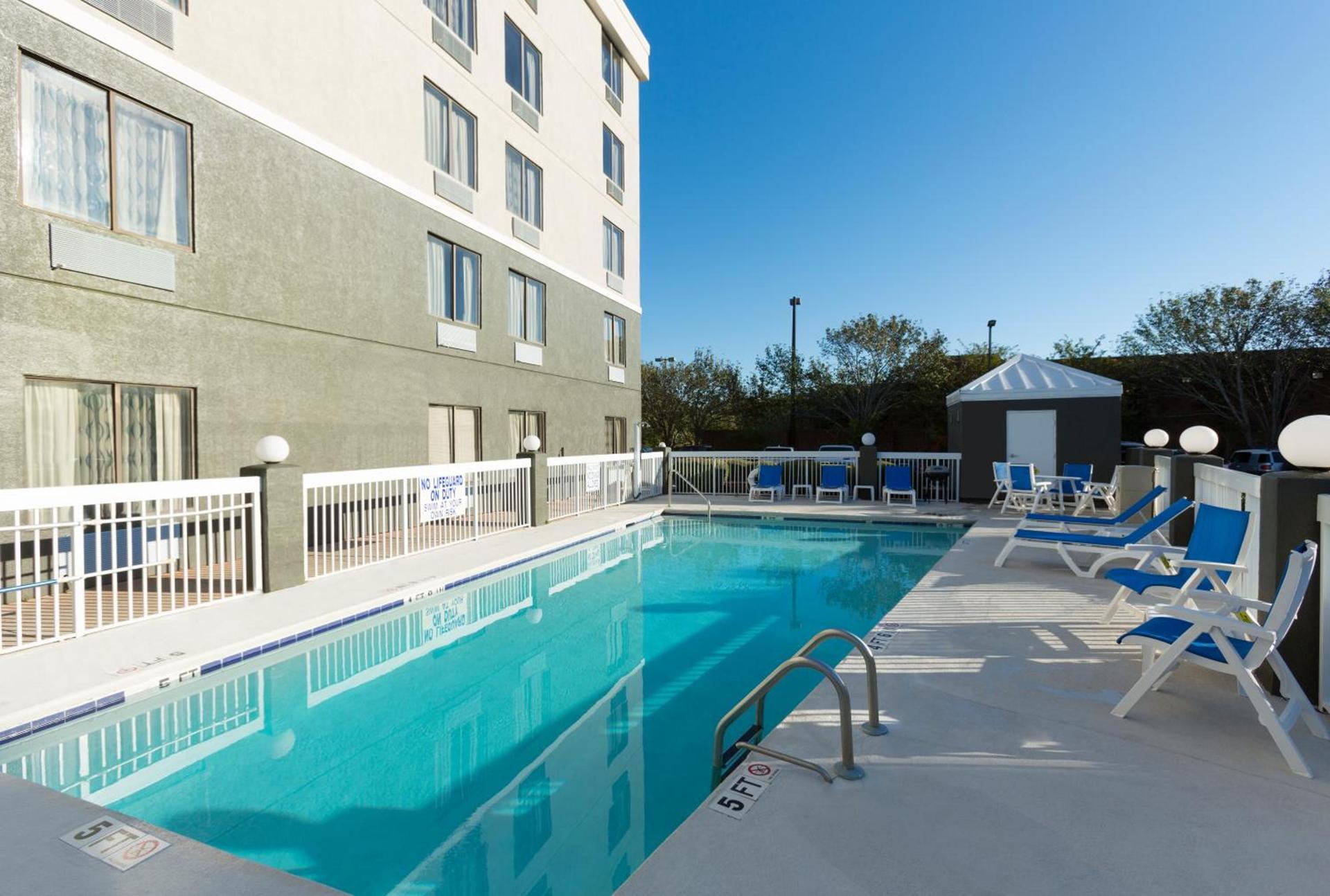 La Quinta Inn by Wyndham North Myrtle Beach photo 9