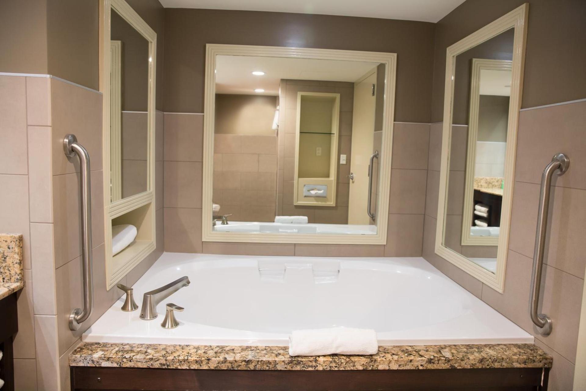 Isle of Capri Casino Hotel Boonville & Casino - A Caesars Rewards Destination photo 26