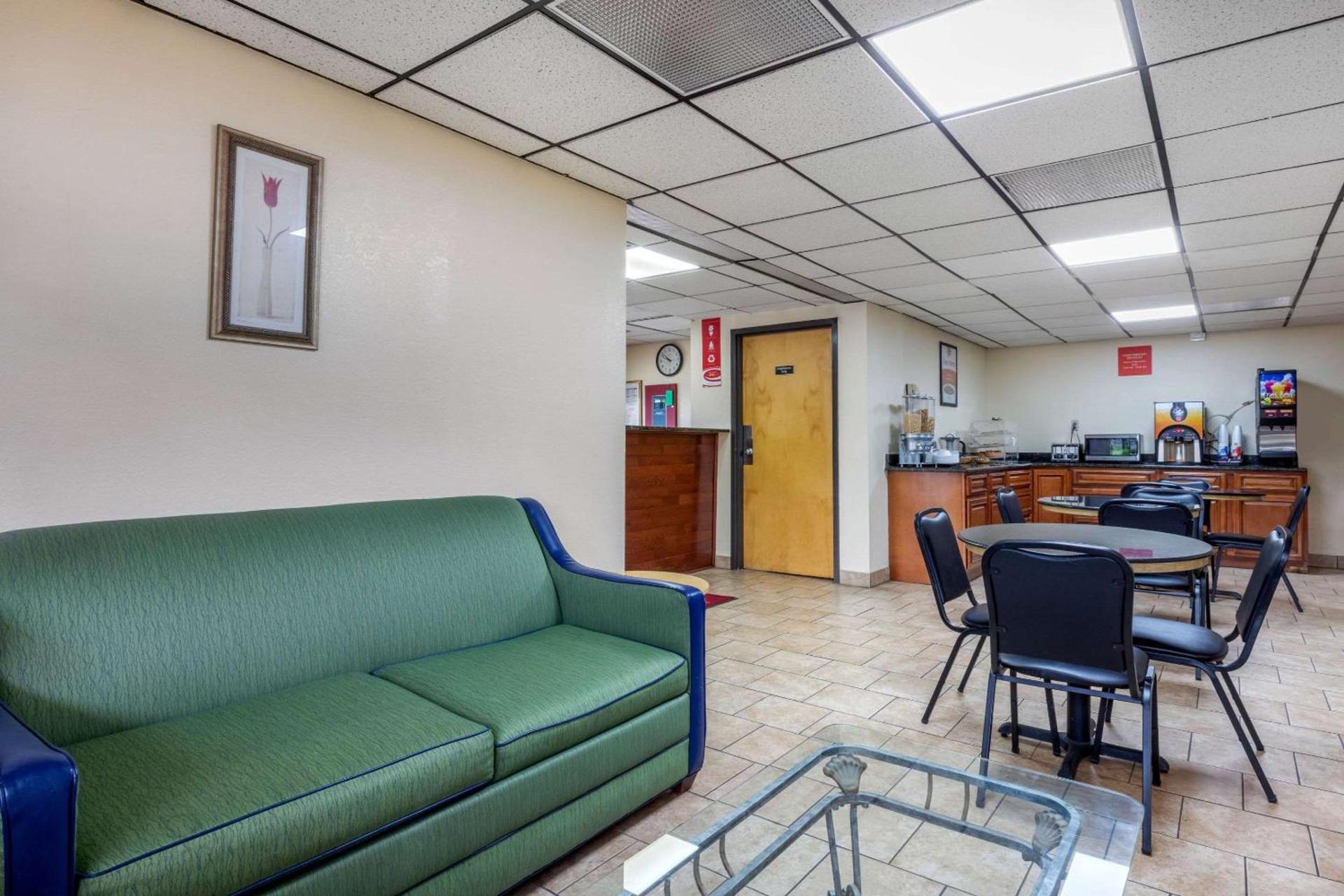 Econo Lodge Chattanooga Northeast - Ooltewah photo 6