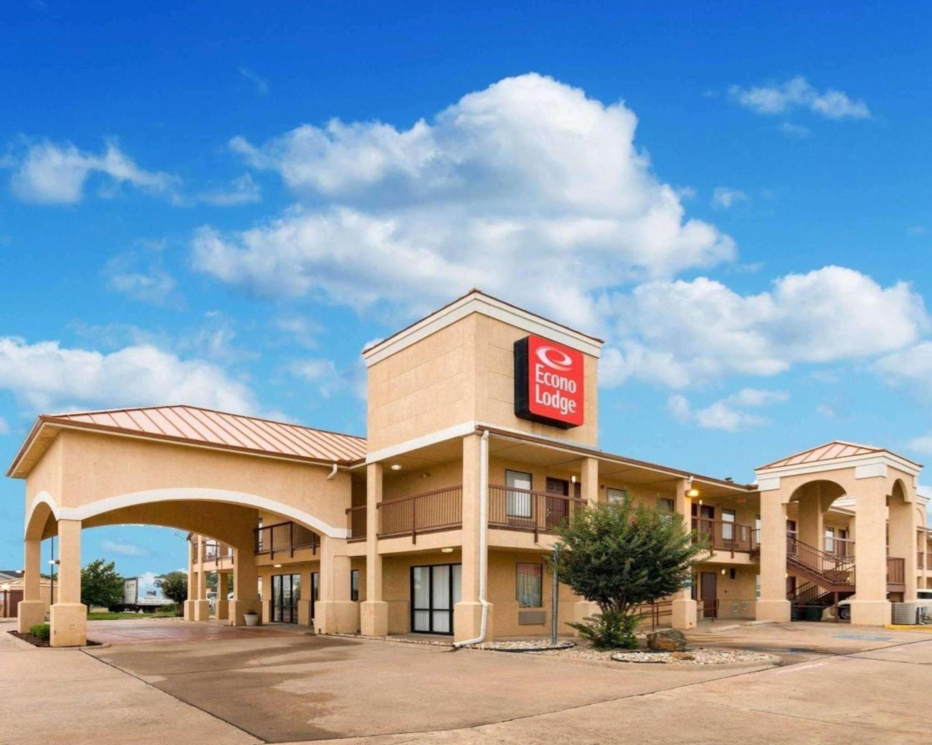Econo Lodge Hillsboro I-35 — hotel in Hillsboro