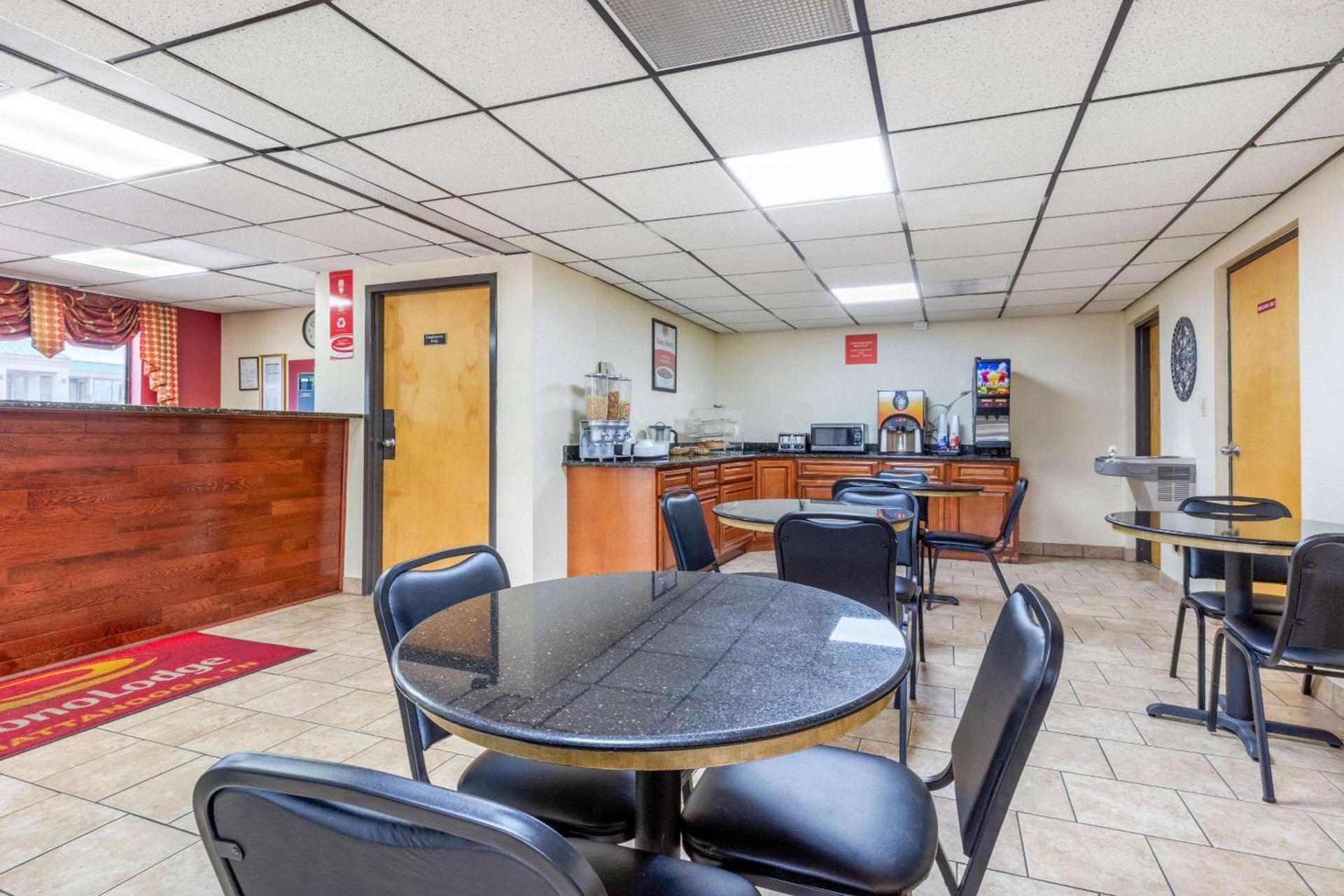 Econo Lodge Chattanooga Northeast - Ooltewah photo 7