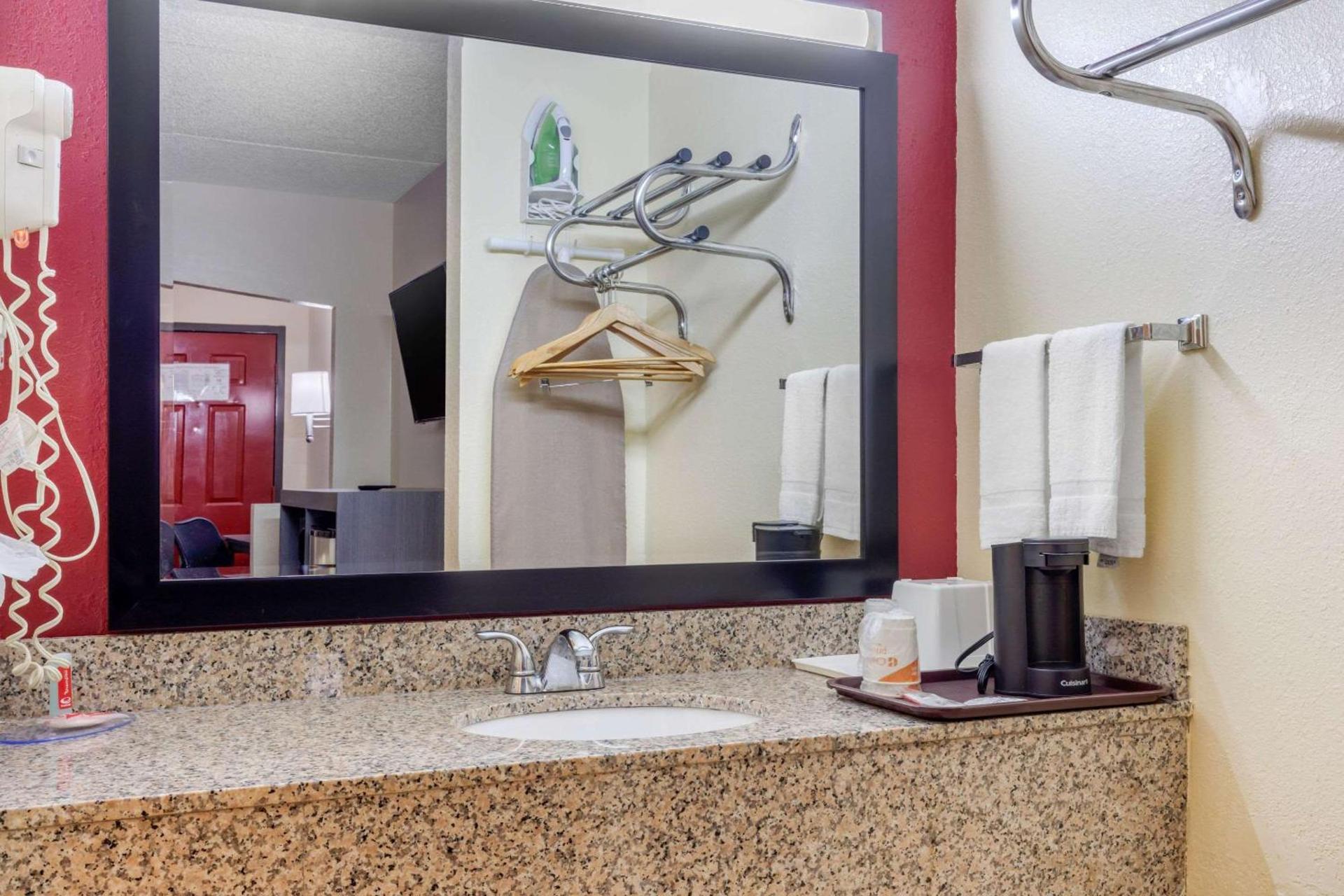 Econo Lodge Chattanooga Northeast - Ooltewah photo 9