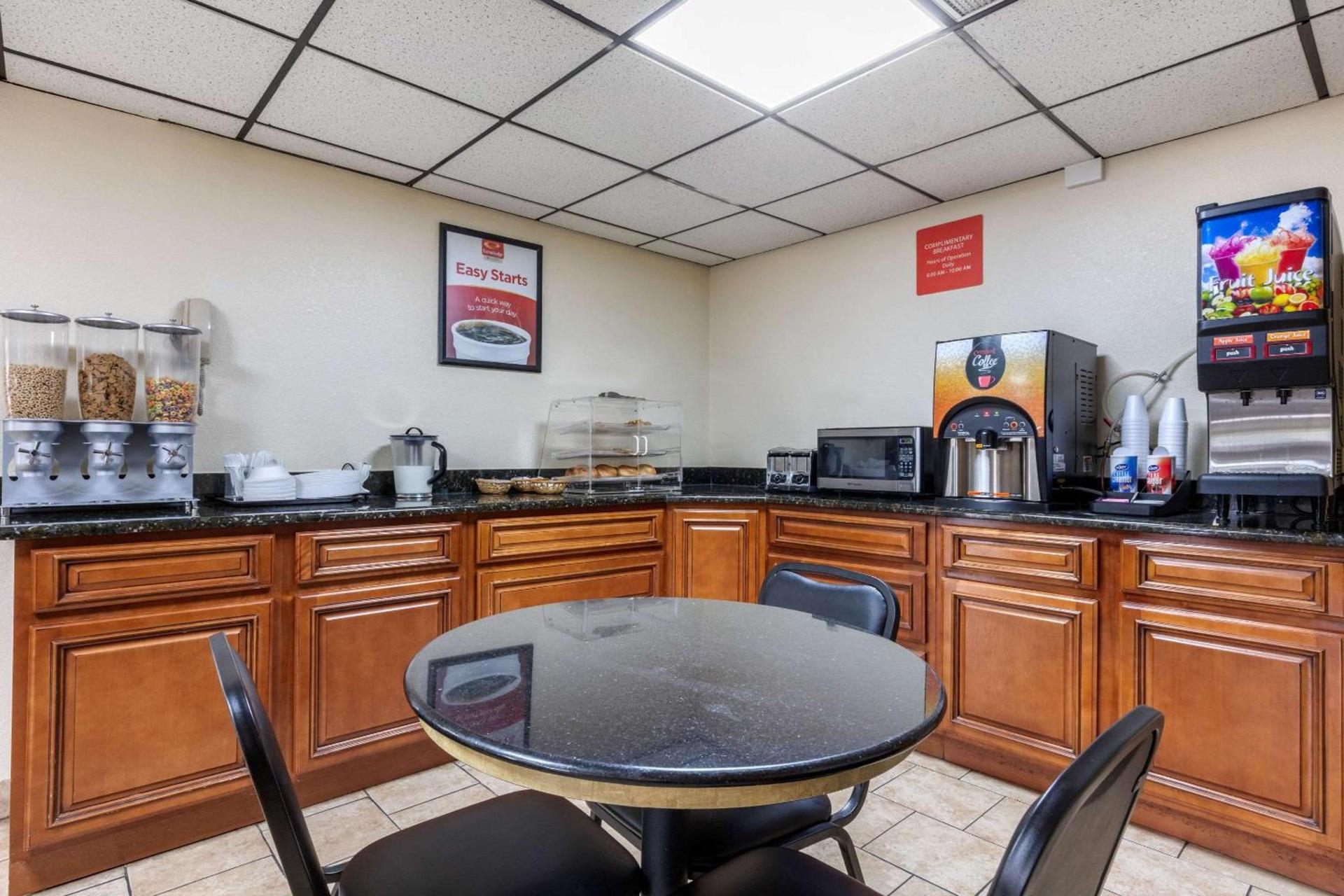 Econo Lodge Chattanooga Northeast - Ooltewah photo 10