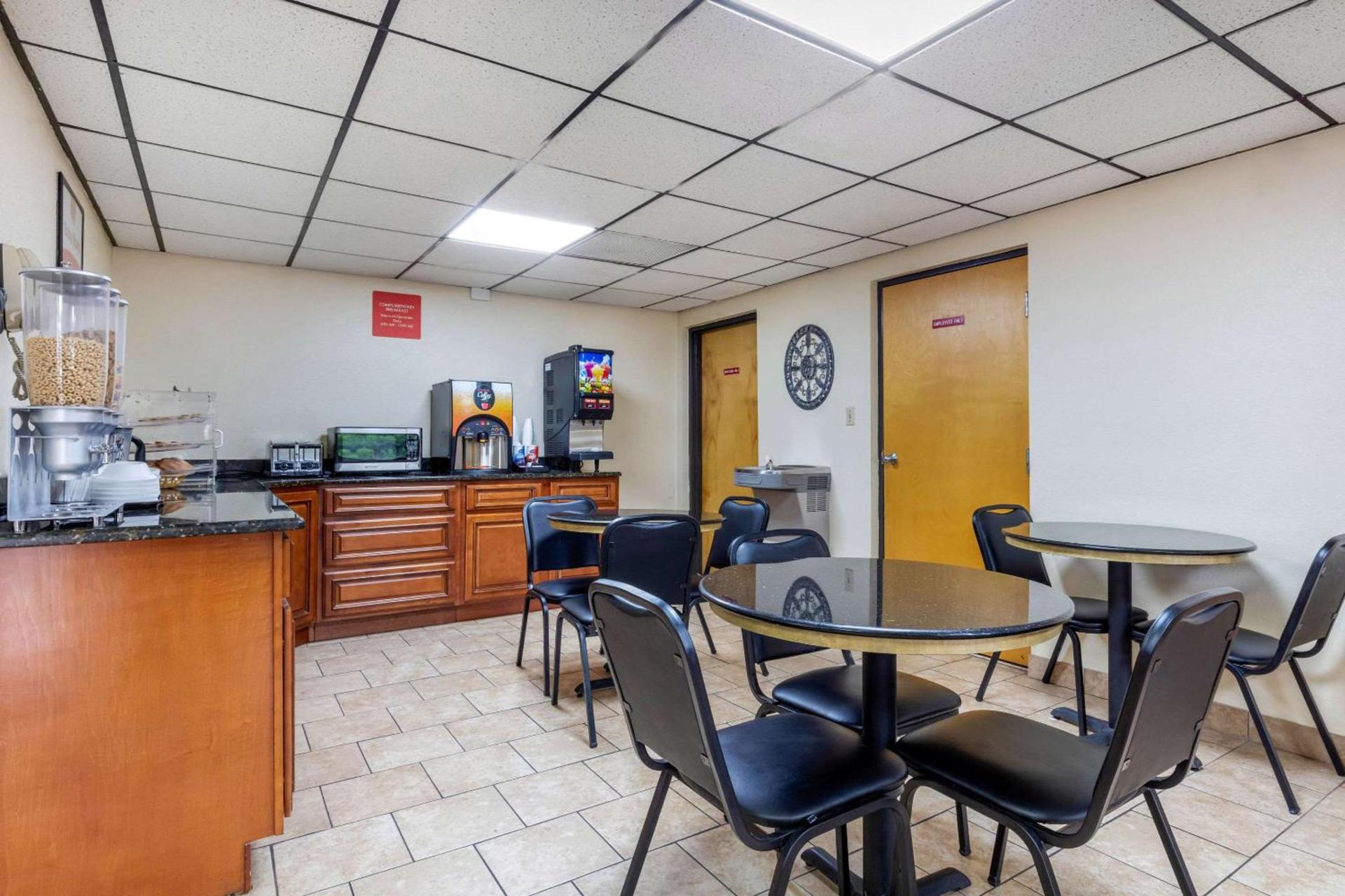 Econo Lodge Chattanooga Northeast - Ooltewah photo 12