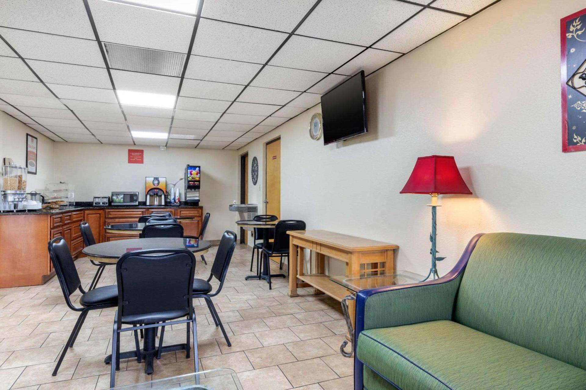 Econo Lodge Chattanooga Northeast - Ooltewah photo 15