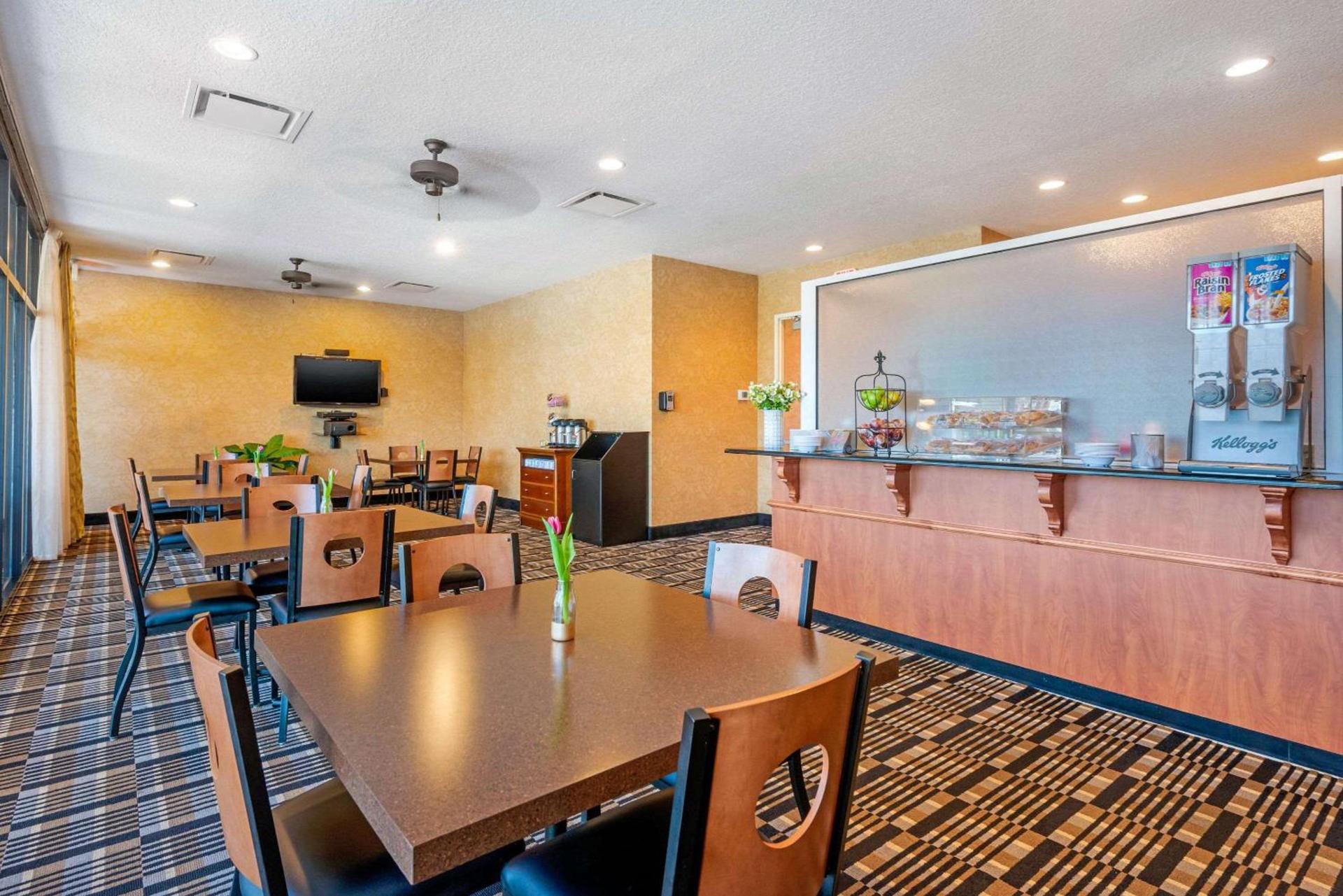 Clarion Inn Ormond Beach at Destination Daytona photo 36