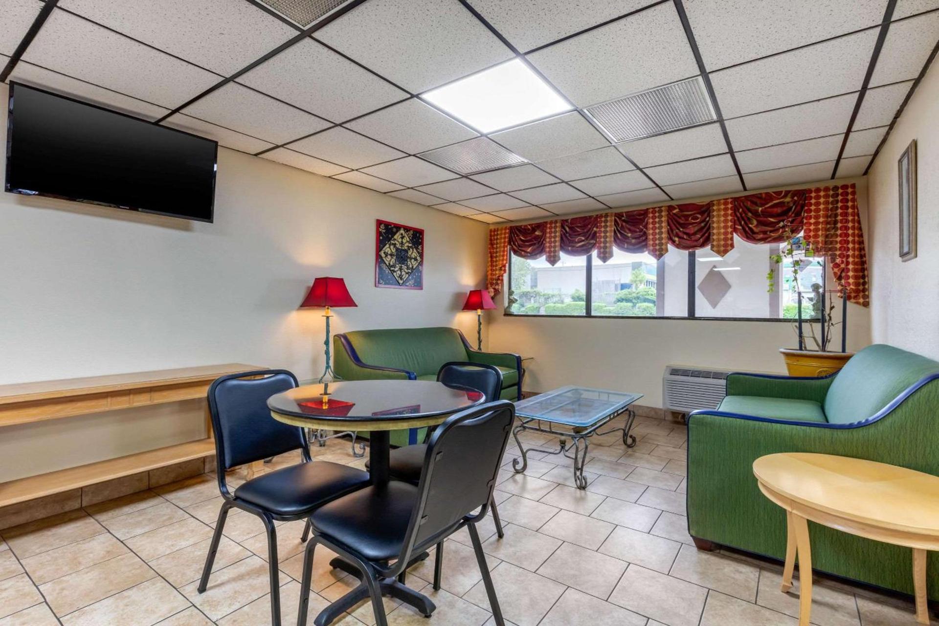 Econo Lodge Chattanooga Northeast - Ooltewah photo 26
