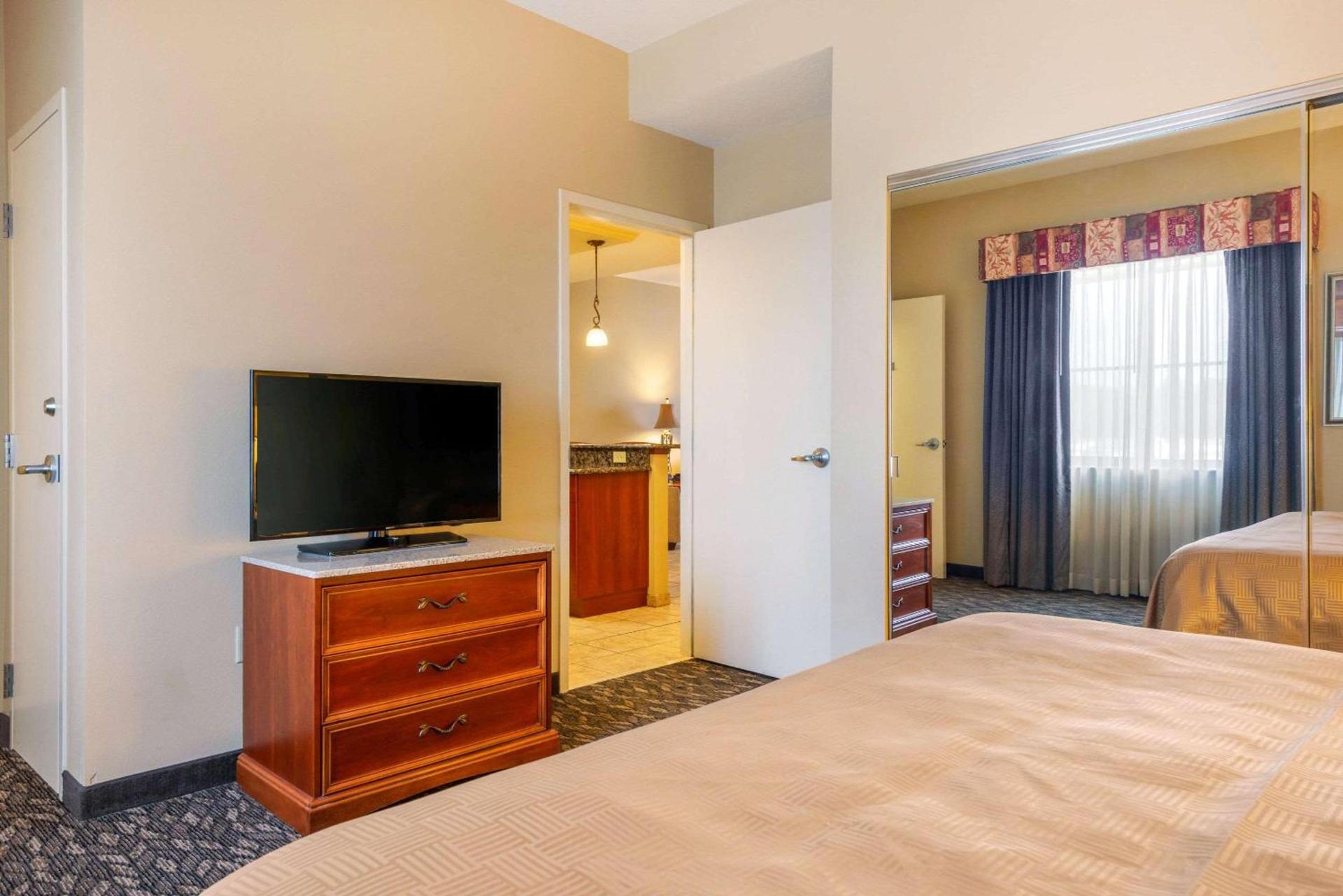 Clarion Inn Ormond Beach at Destination Daytona photo 34