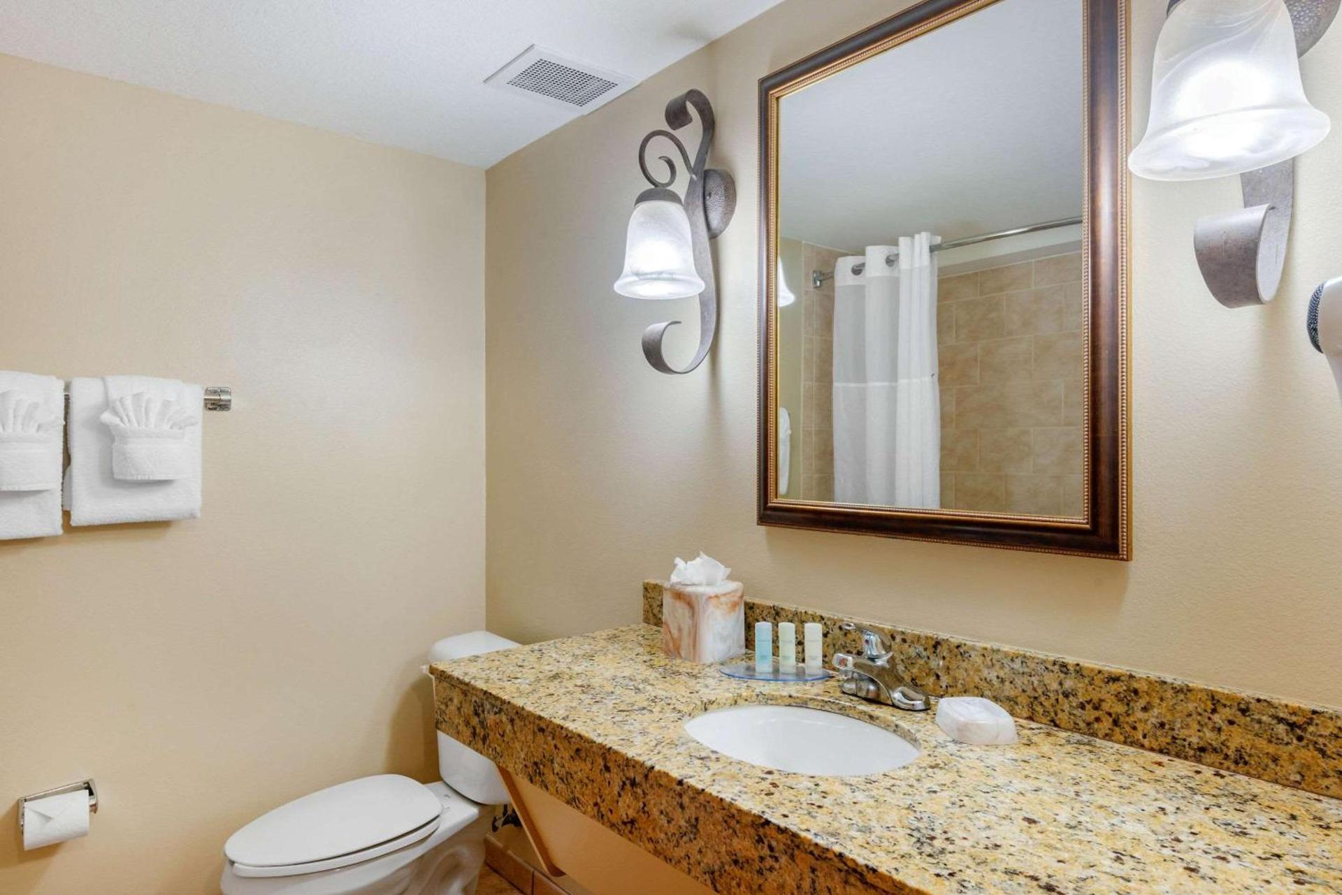 Clarion Inn Ormond Beach at Destination Daytona photo 25