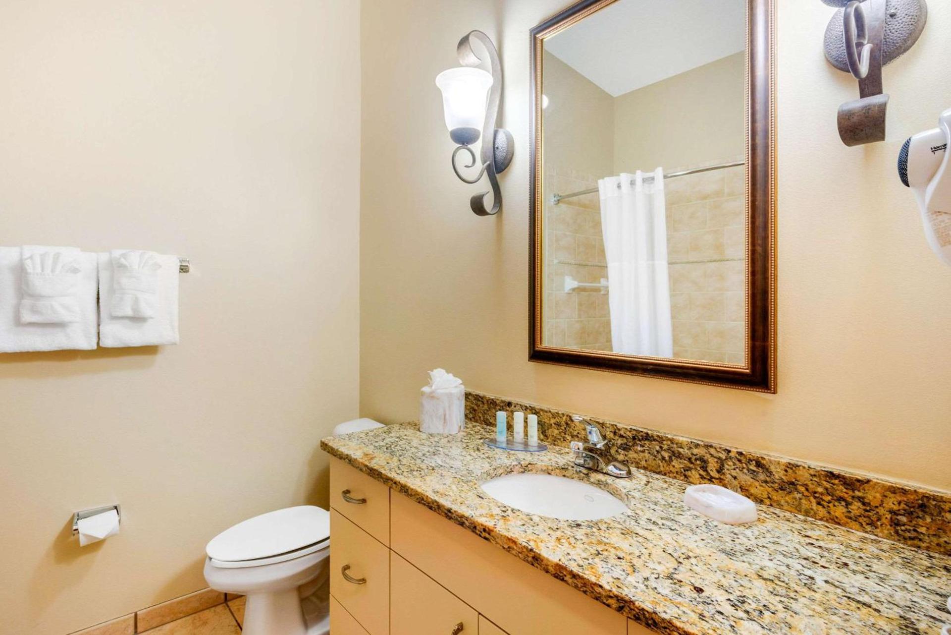 Clarion Inn Ormond Beach at Destination Daytona photo 11
