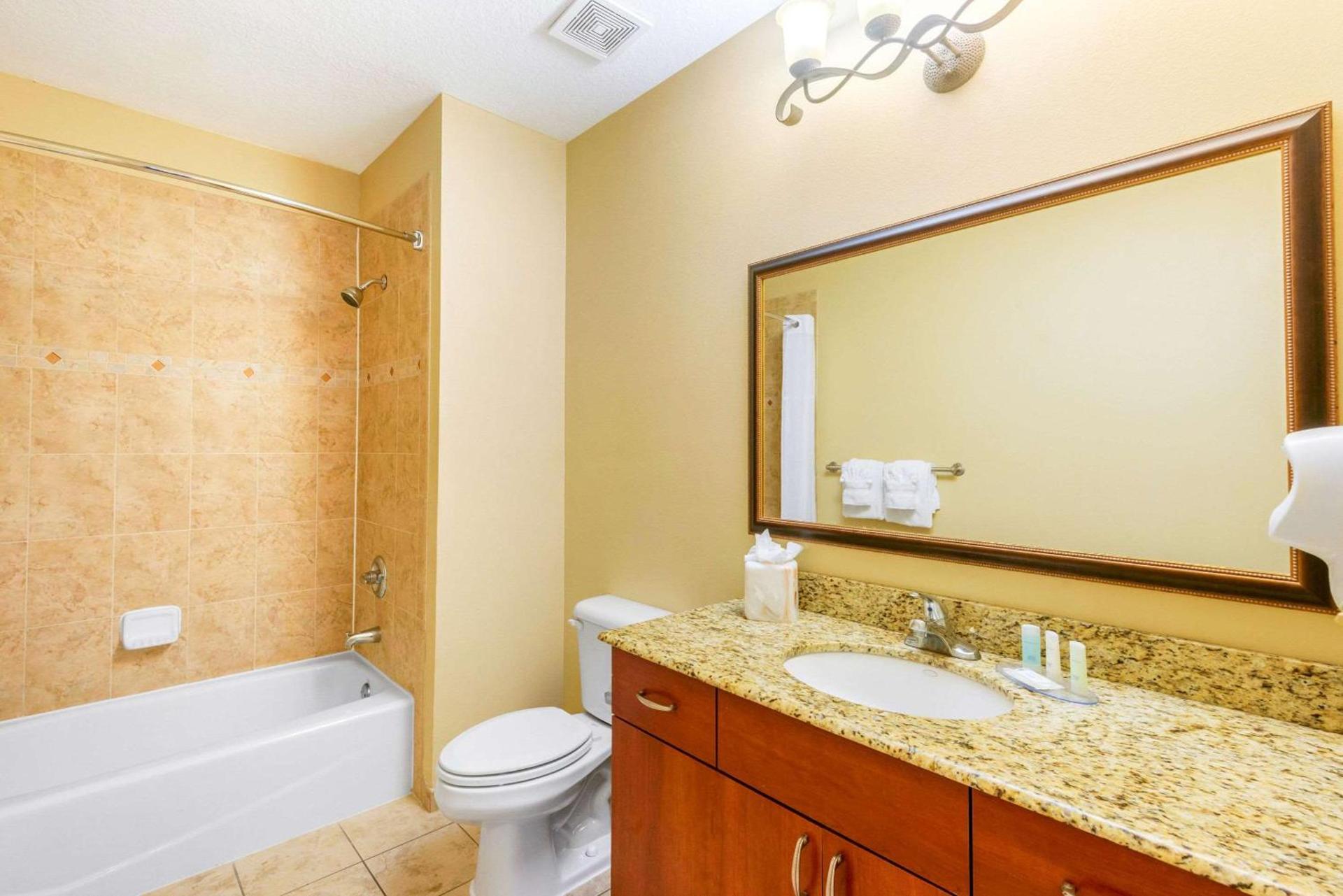 Clarion Inn Ormond Beach at Destination Daytona photo 9