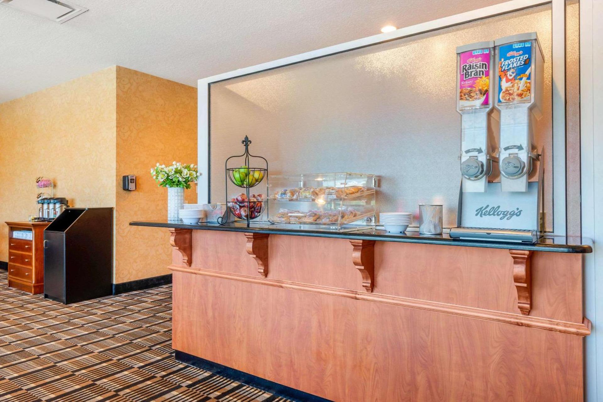 Clarion Inn Ormond Beach at Destination Daytona photo 8