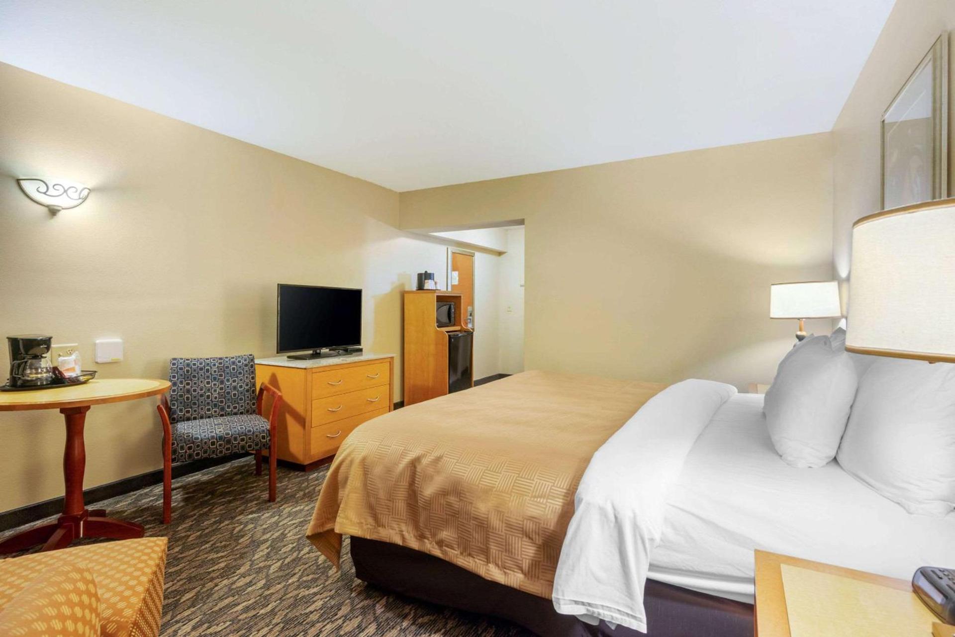 Clarion Inn Ormond Beach at Destination Daytona photo 5