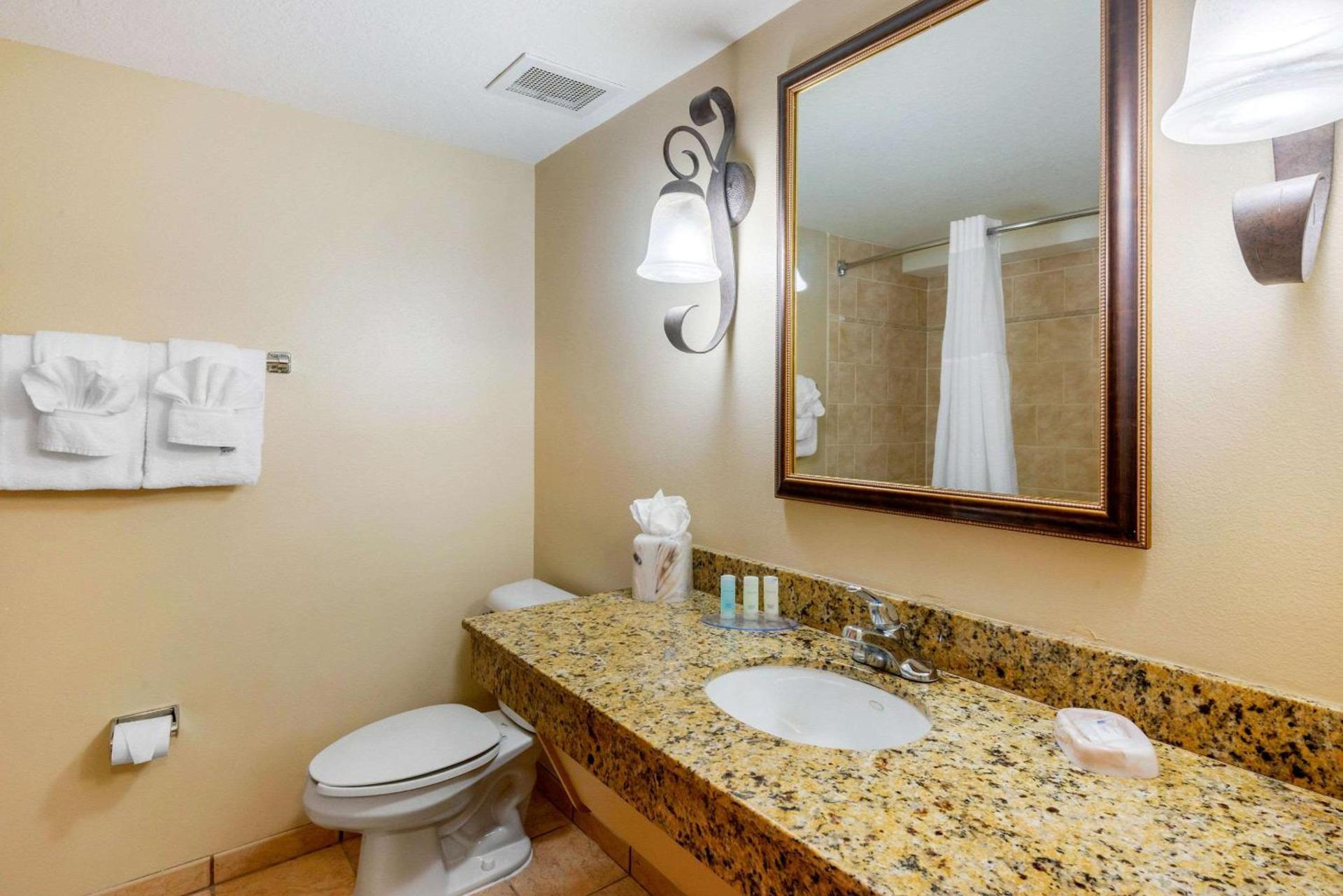 Clarion Inn Ormond Beach at Destination Daytona photo 3