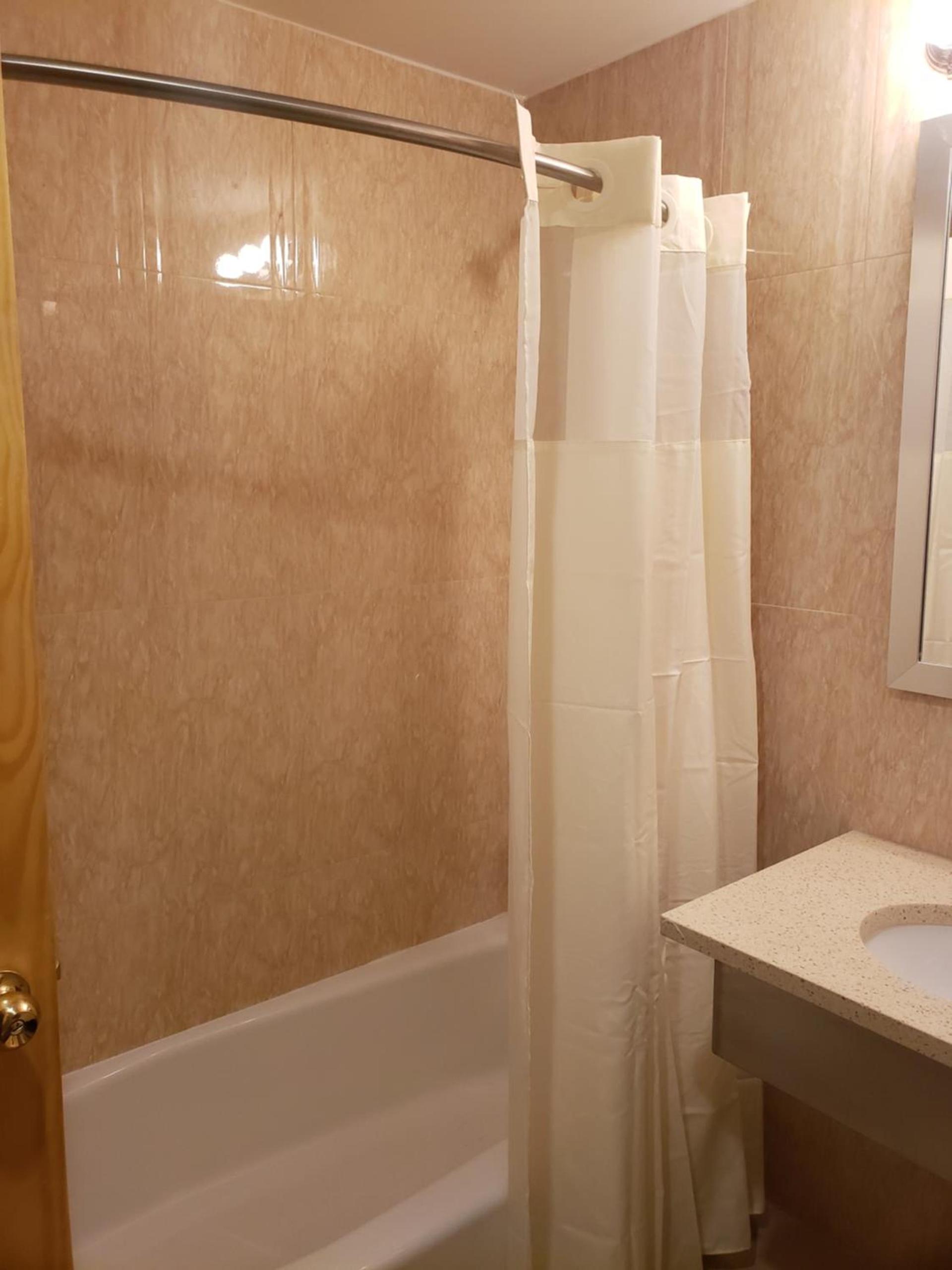 Elmhurst Hotel photo 15