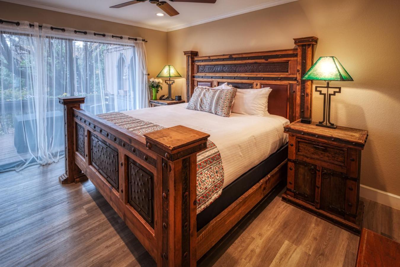 Lantern Light Inn - Romantic Getaway photo 46