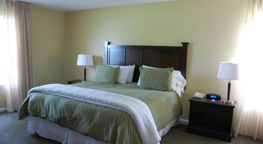 Ambassador Inn photo 14