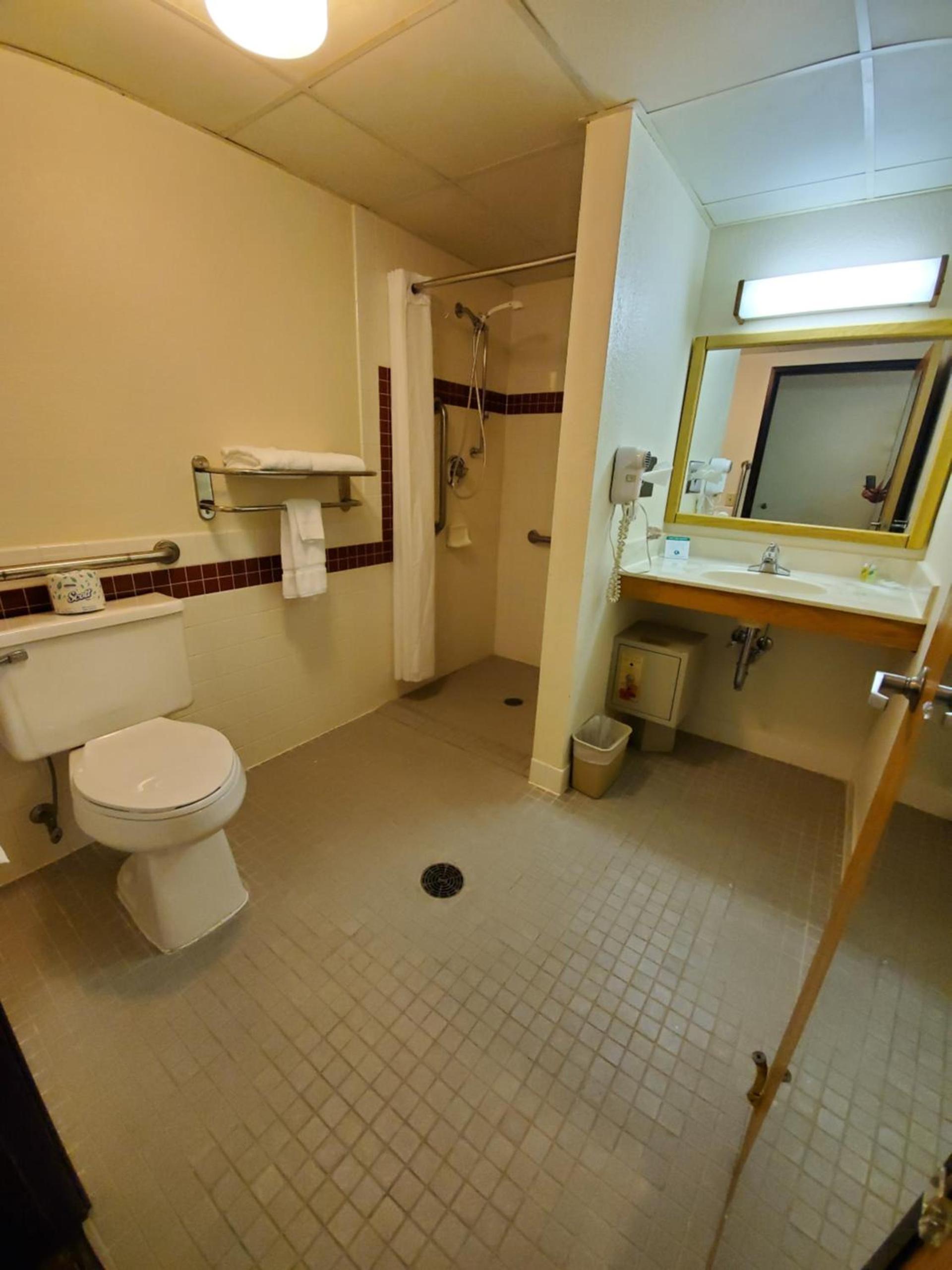 Boarders Inn and Suites by Cobblestone Hotels - Ripon photo 14