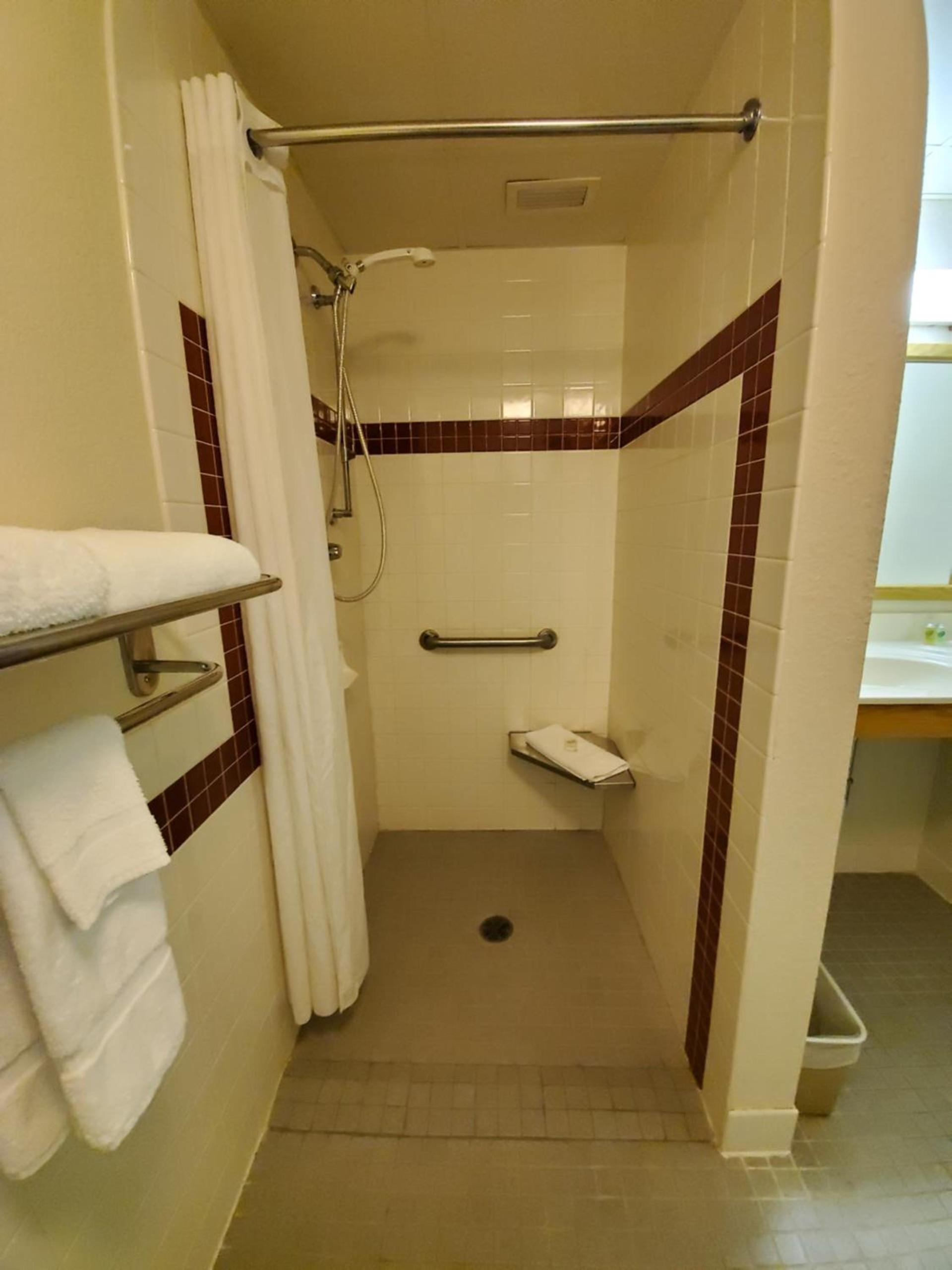 Boarders Inn and Suites by Cobblestone Hotels - Ripon photo 16