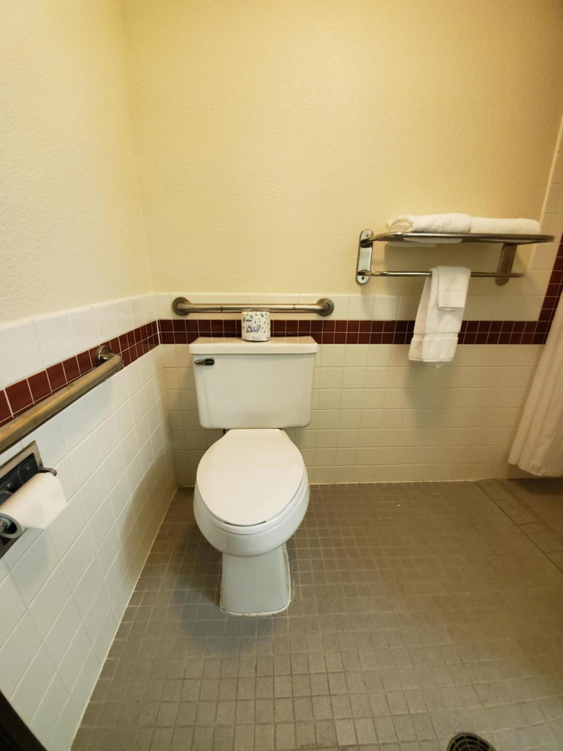 Boarders Inn and Suites by Cobblestone Hotels - Ripon photo 17