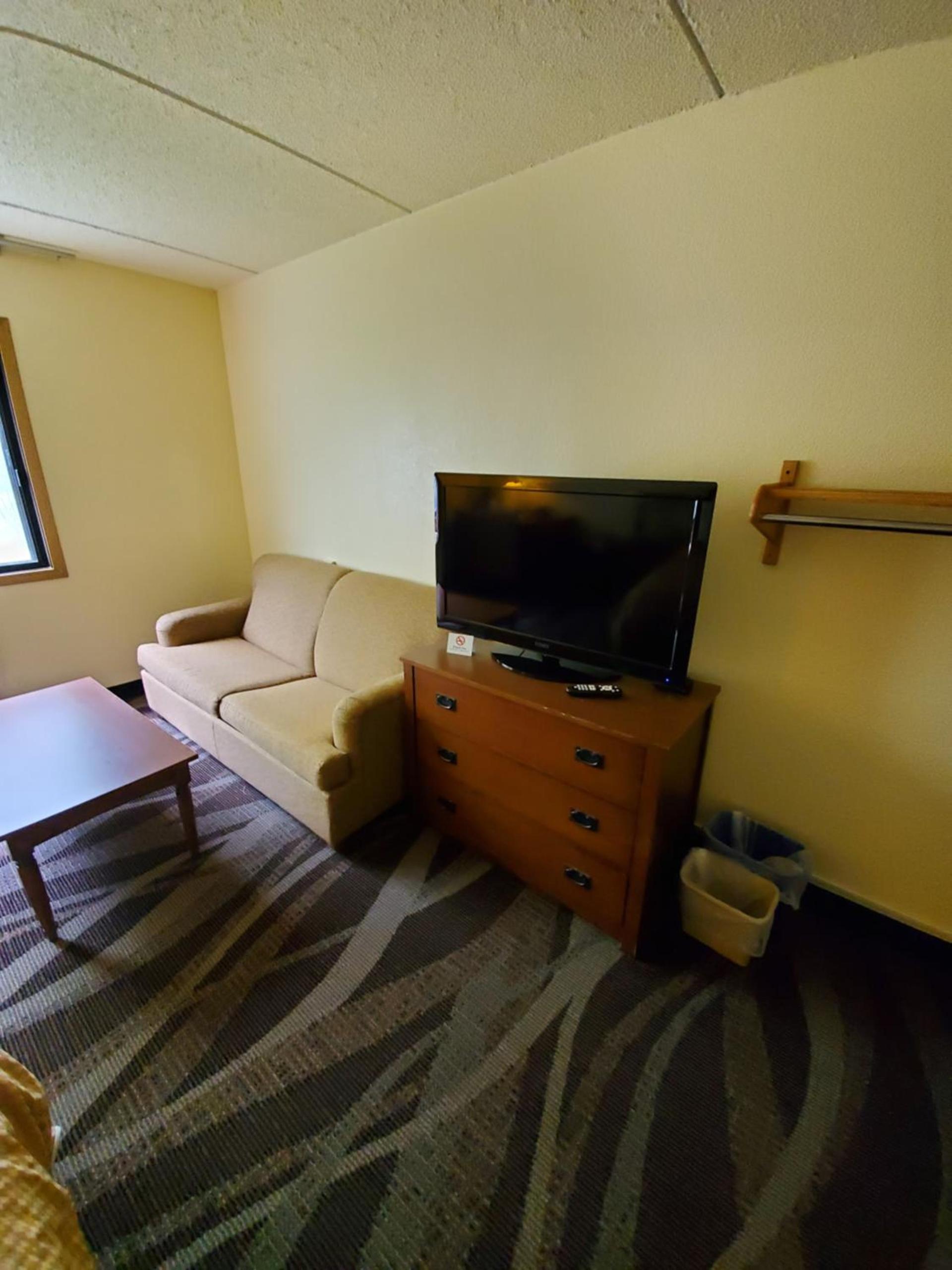 Boarders Inn and Suites by Cobblestone Hotels - Ripon photo 21