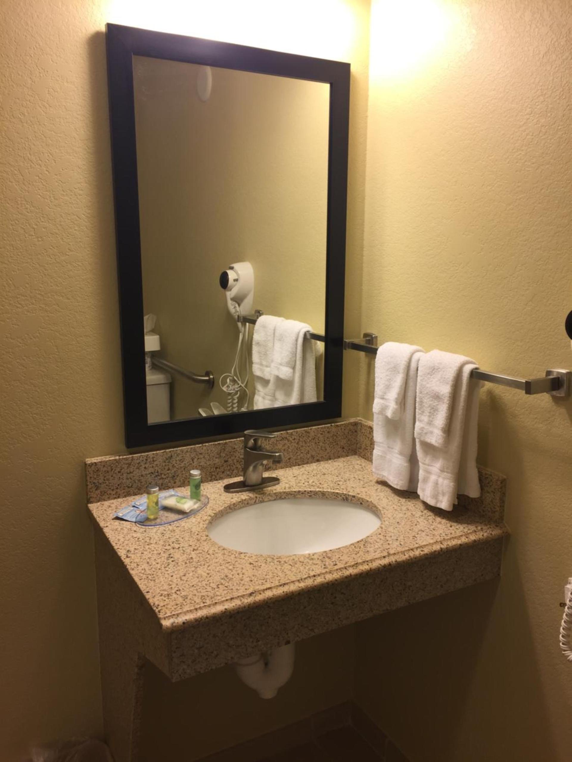 Cobblestone Inn & Suites - Waverly photo 18