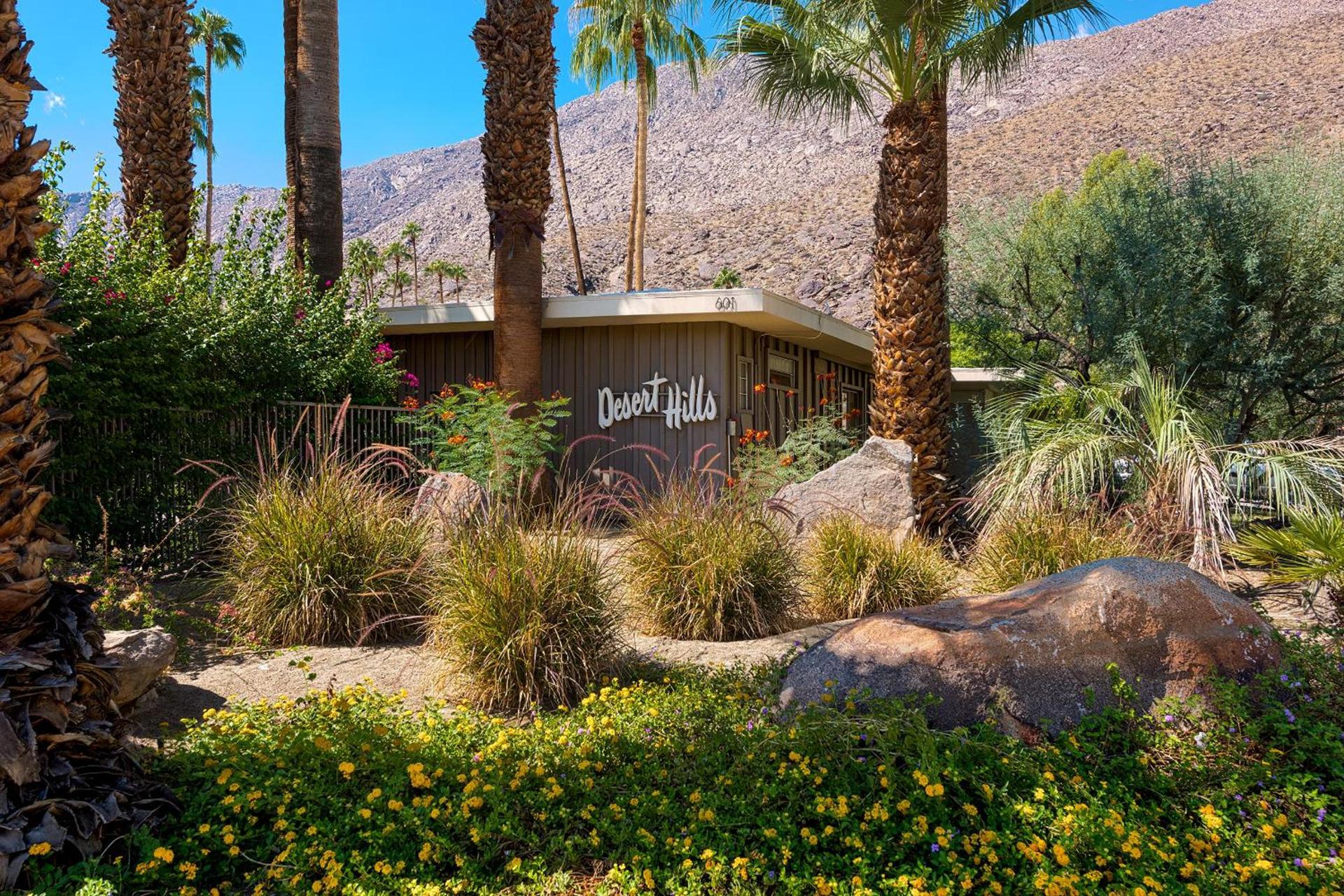 Desert Hills - 21 and Over - A Town & Desert Boutique Hotel photo 1